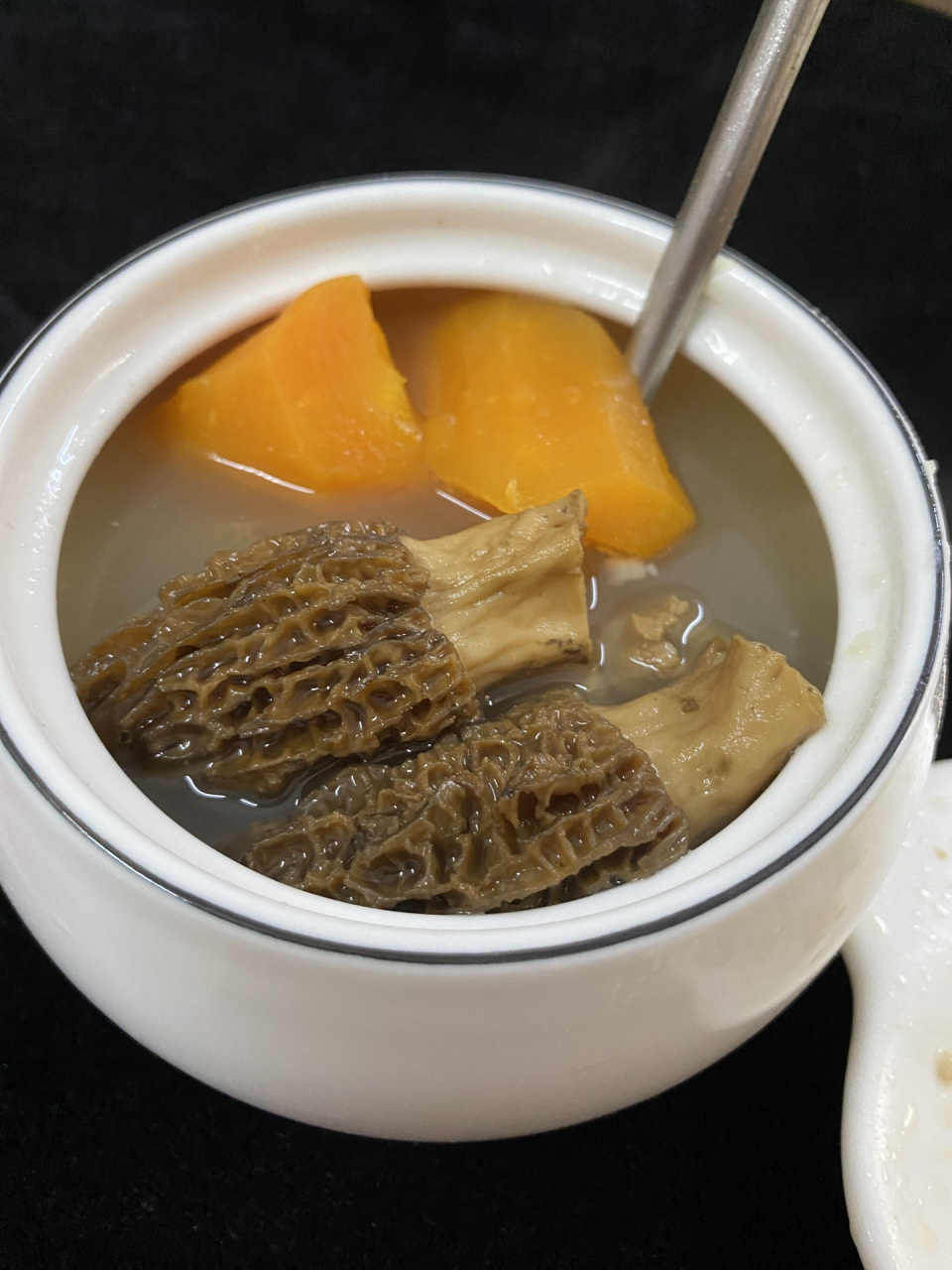 靚湯 羊肚菌 胡蘿蔔茨實豬肚湯