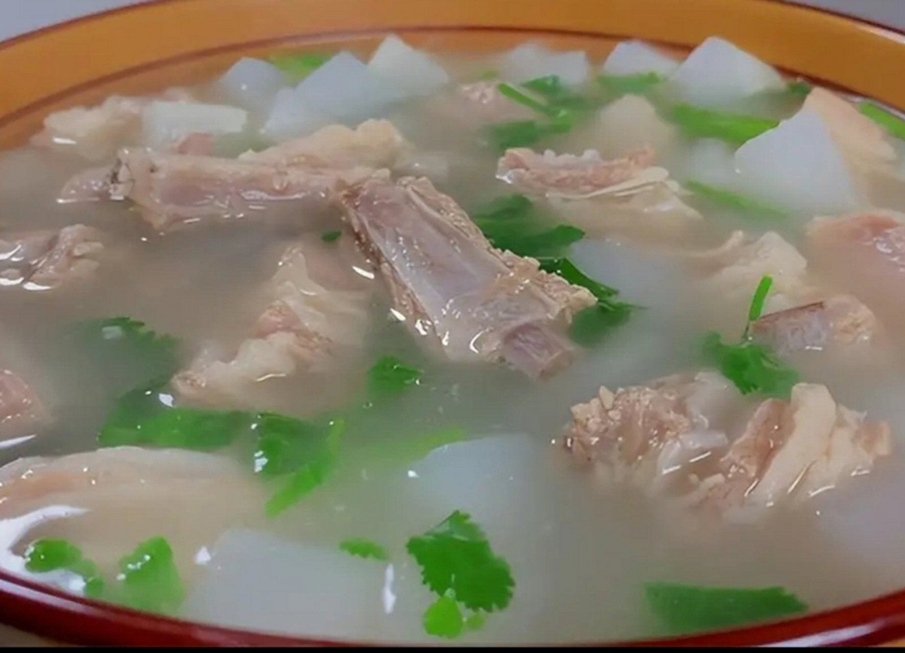 我的美食分享#   白萝卜炖羊排  准备食材:羊排,萝卜,葱姜,胡椒 