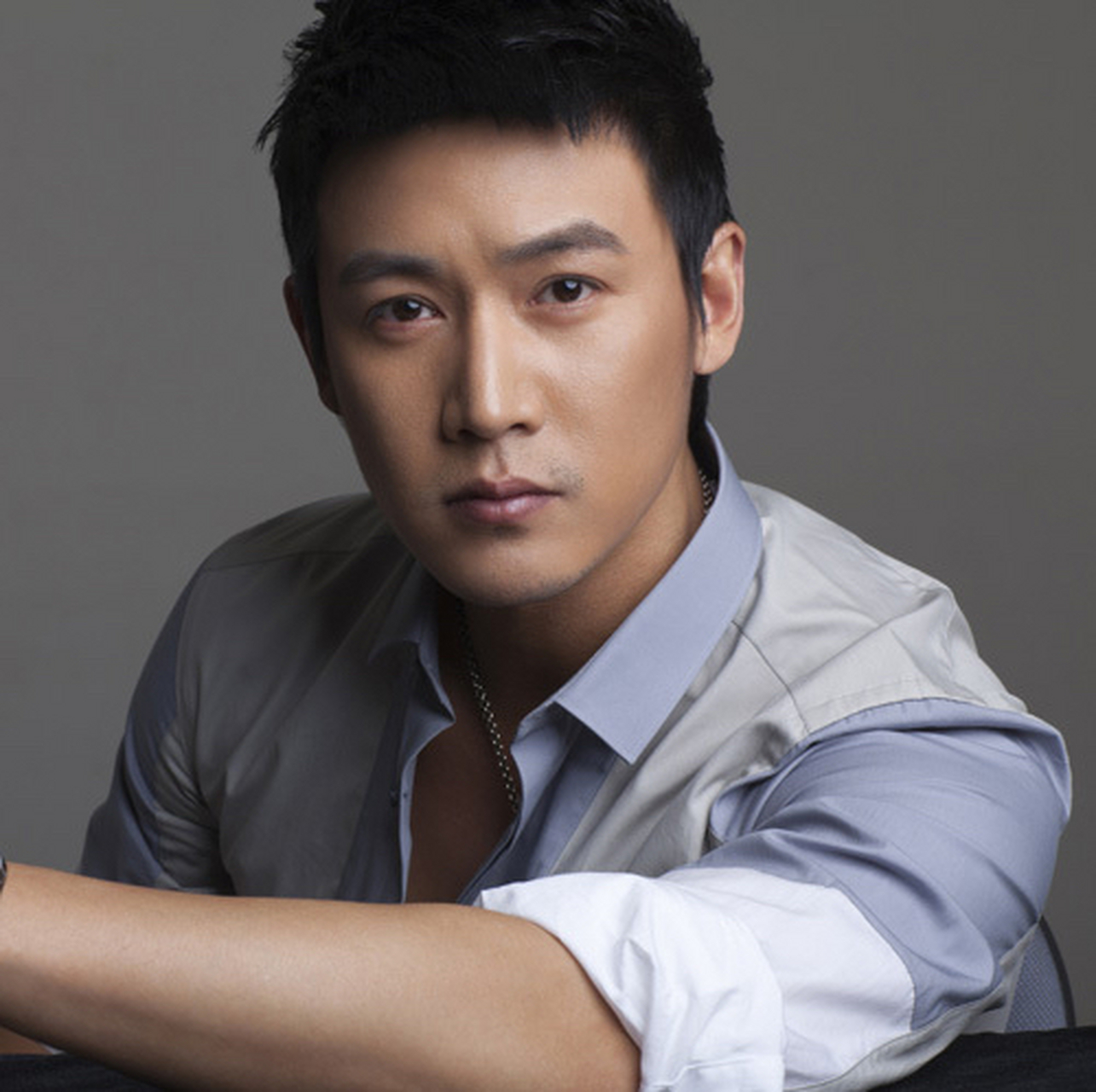 陆毅的演艺经历确实非常丰富,他从很小的时候就开始涉足演艺圈,并在