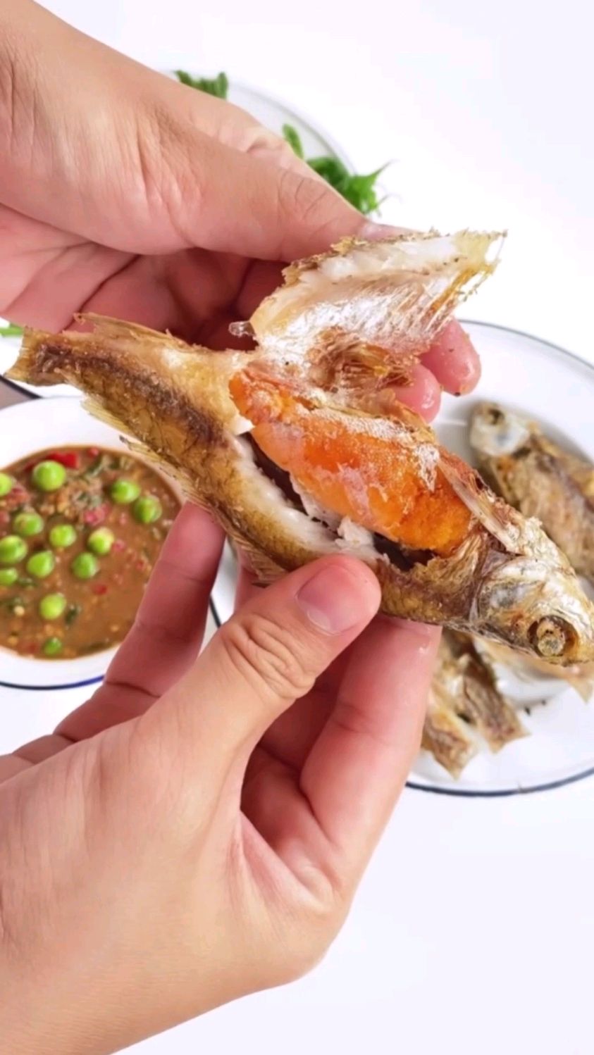 推荐一道很多人都没有吃过的油炸柳根鱼焦香酥脆鱼籽金黄-度小视