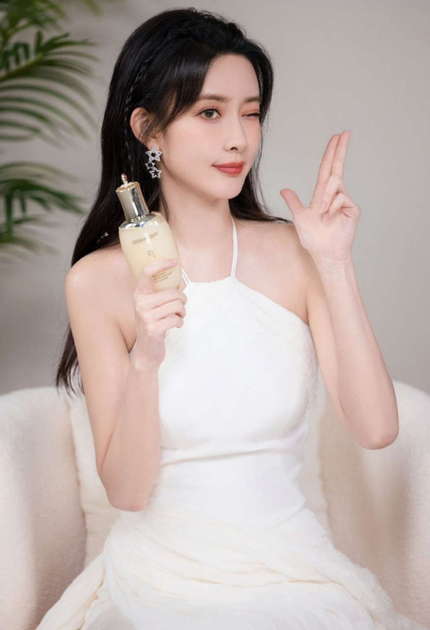 气质女神#孟子义# 清纯甜美的容颜,窈窕曼妙的身材,前凸后翘,白皙水嫩