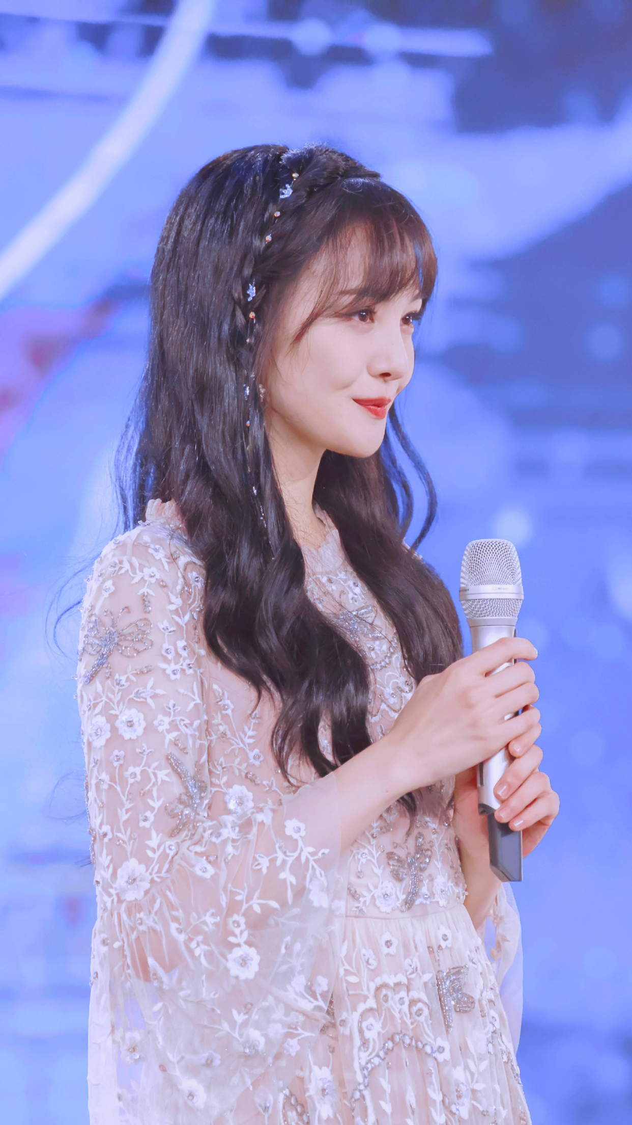 演员郑爽,坦率正直的小仙女,来看美美的照片吧