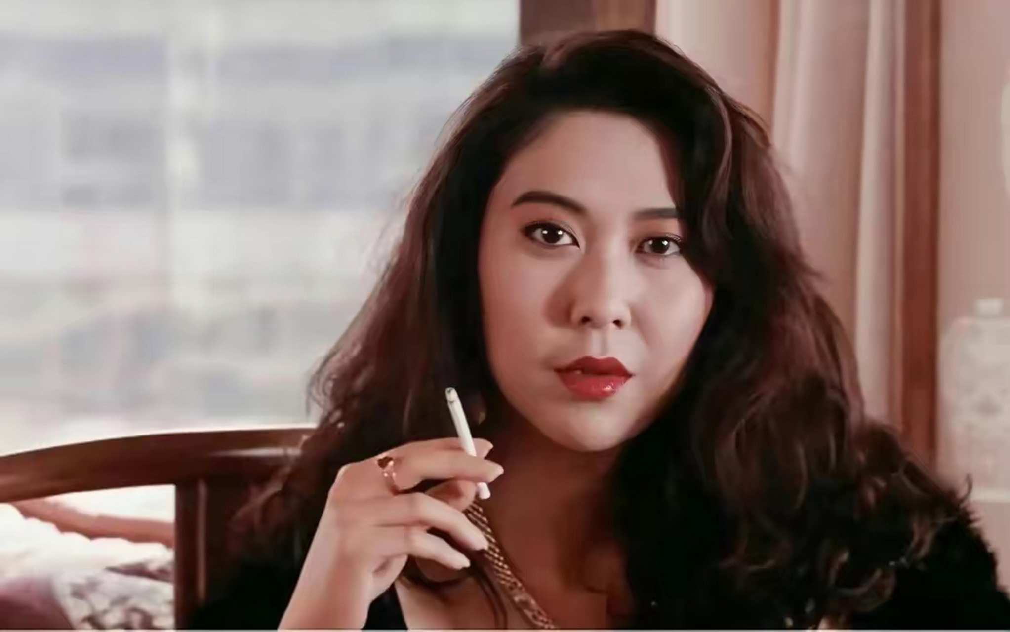 雄嫂李月仙,配卡通裤