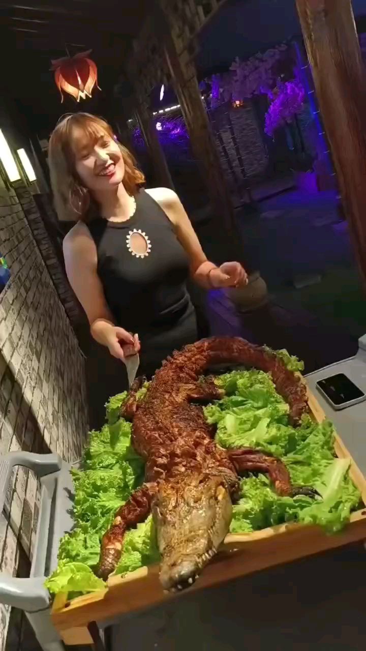 野兽和美女,吃鳄鱼!