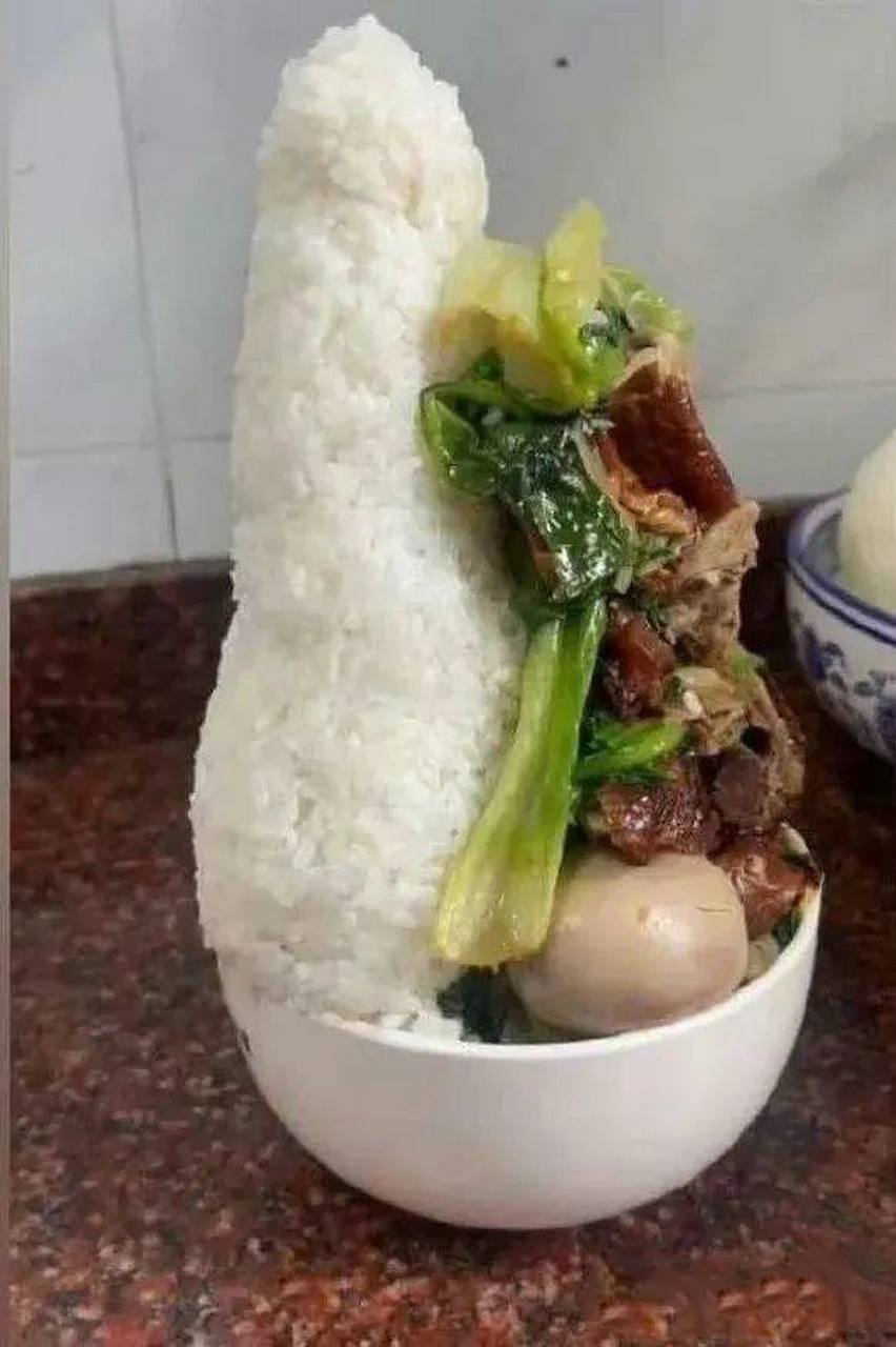 非常自律,每天只吃半碗饭 #搞笑# #趣图搞笑# #逗你玩呢