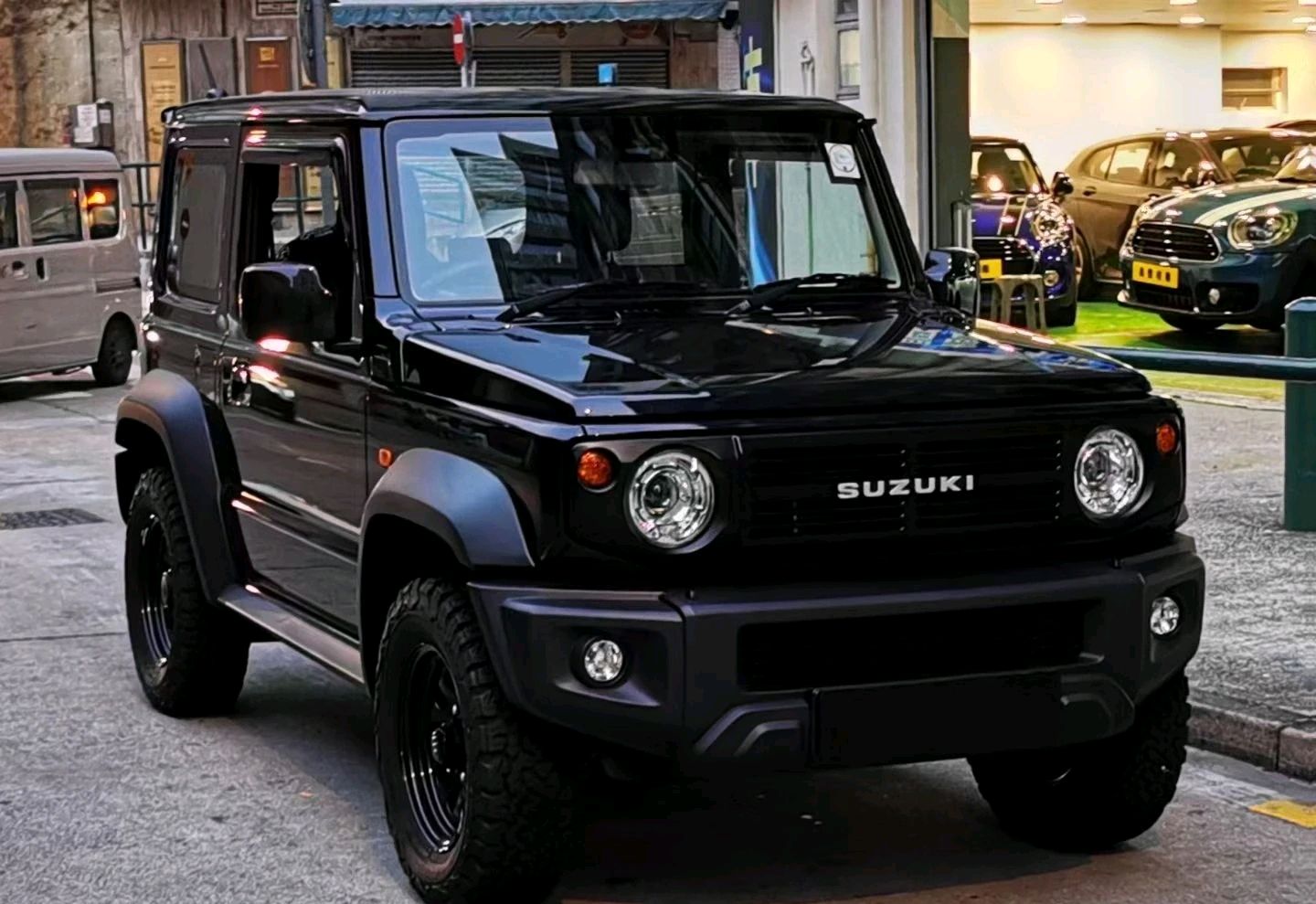 铃木吉姆尼"售价调整",顶配海外预售15万,黑骑士风格更有魅力