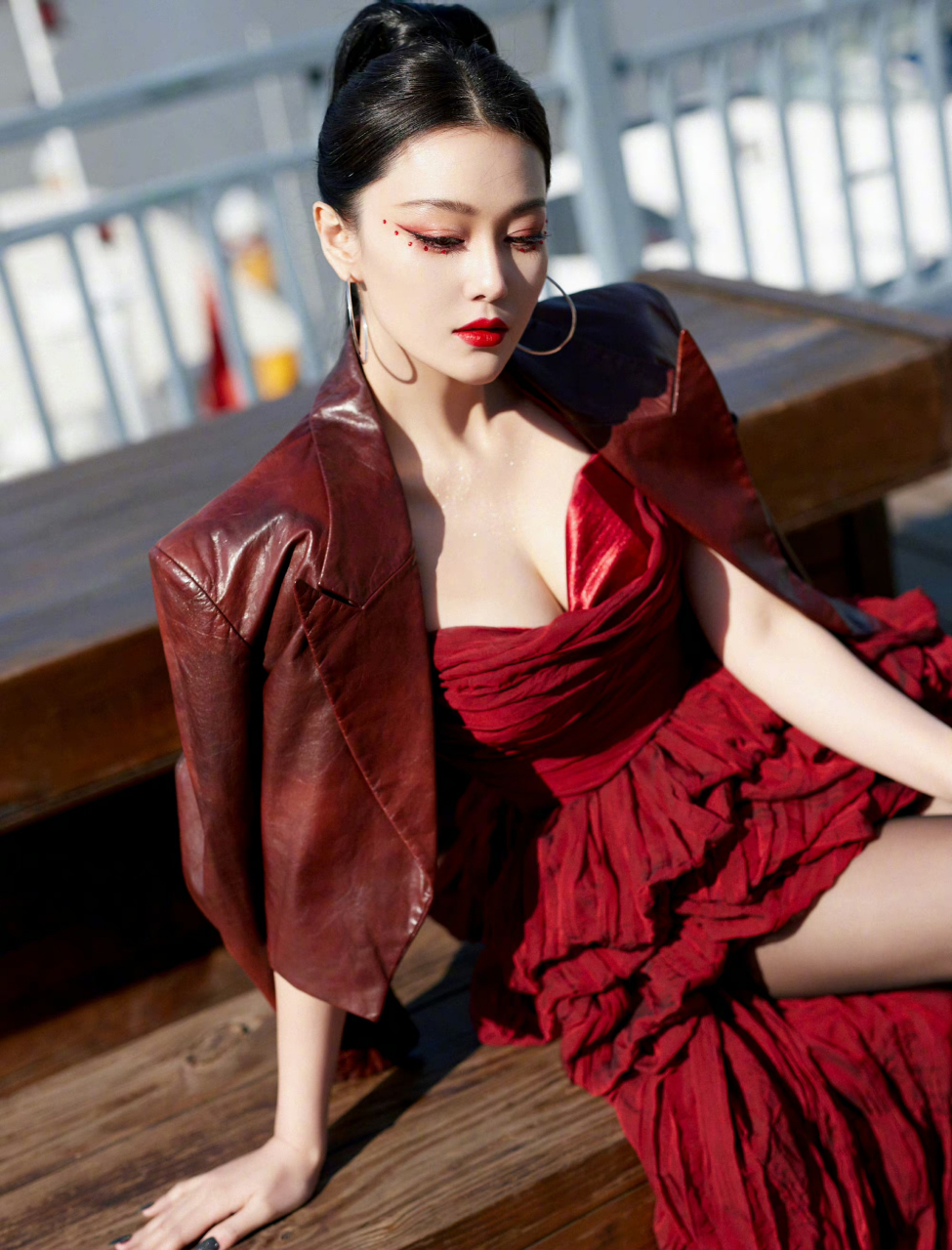 张馨予 黑丝大长腿[爱你][爱你] 676767#张馨予