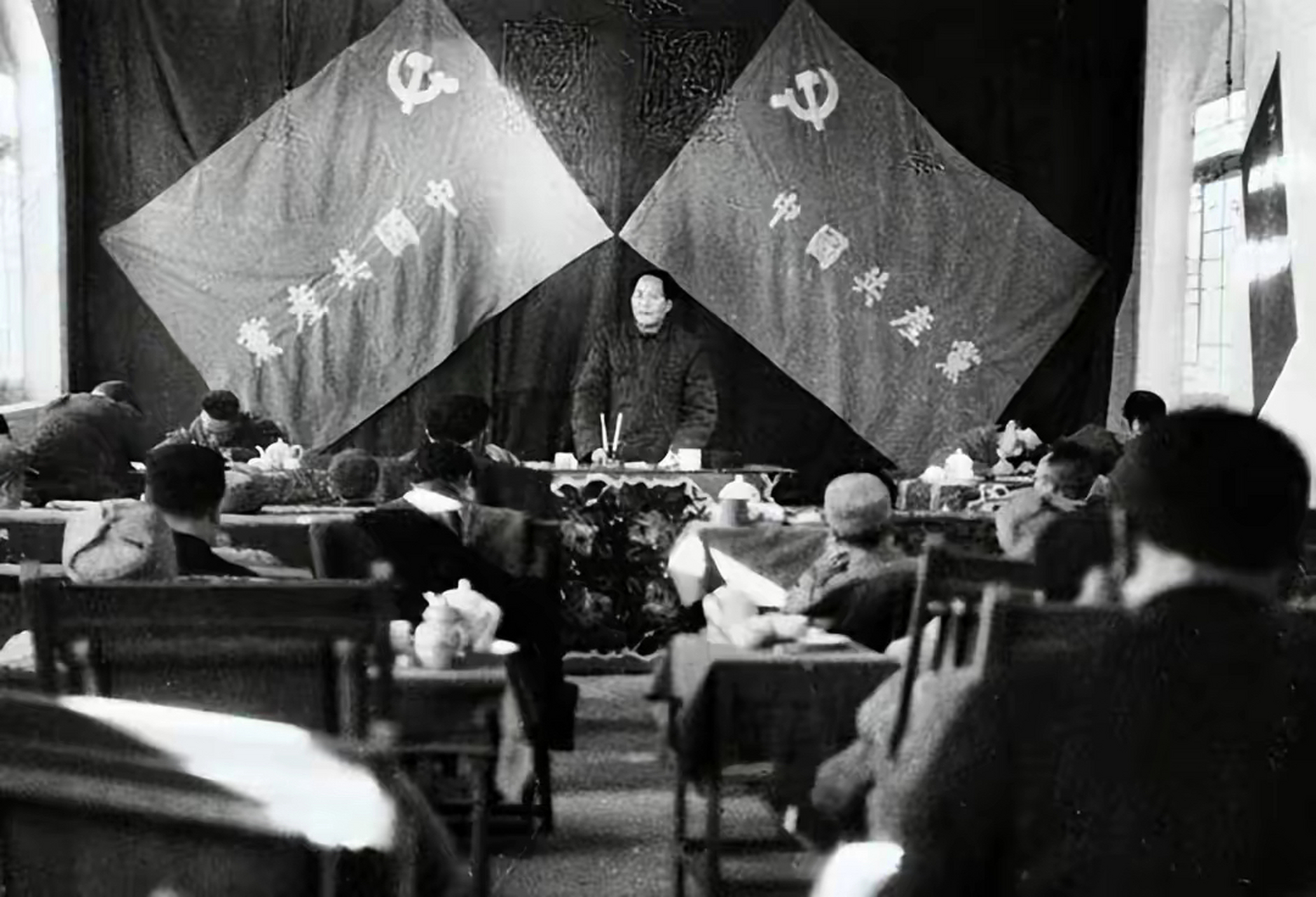 大家都知道,在抗日战争即将结束的时候,我党召开了七