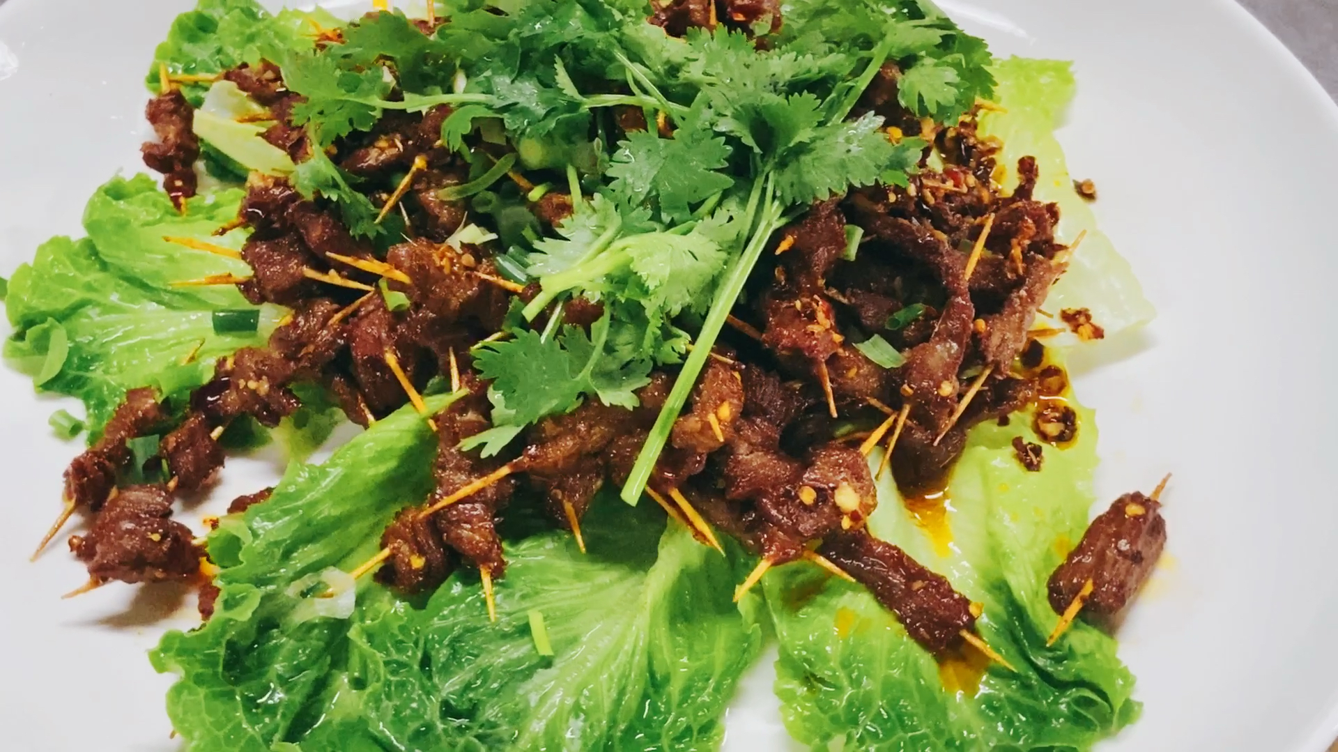 今天分享一道:川渝地区夜场网红小吃:牙签牛肉