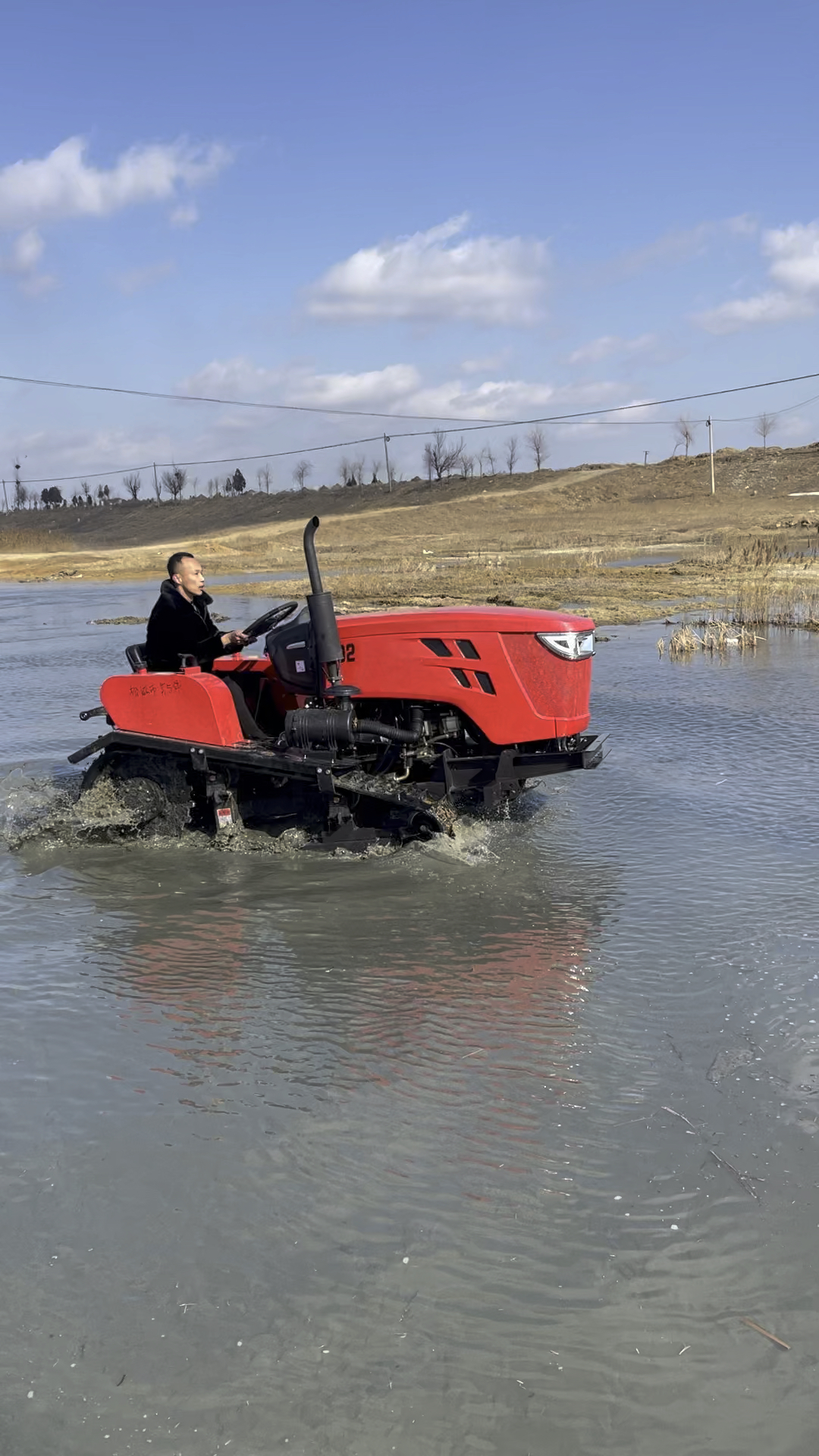 水旱两用履带拖拉机