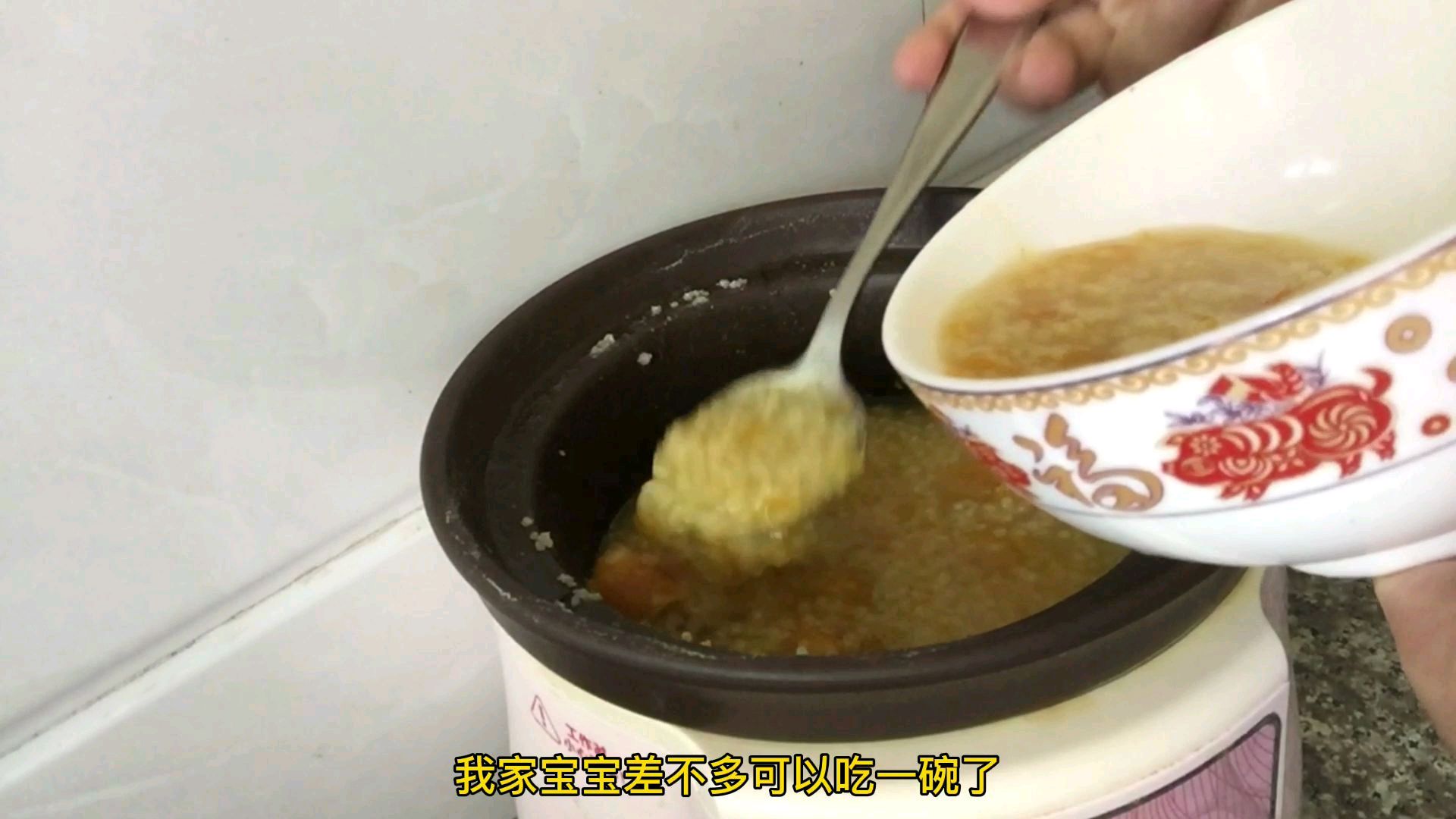 今天给宝宝做了营养早餐——南瓜小米粥,连挑食的小孩都爱吃