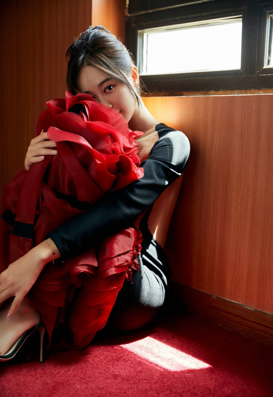 蓝盈莹# 甜美清纯的容颜,窈窕曼妙的身材,前凸后翘,纤瘦苗条的水裳