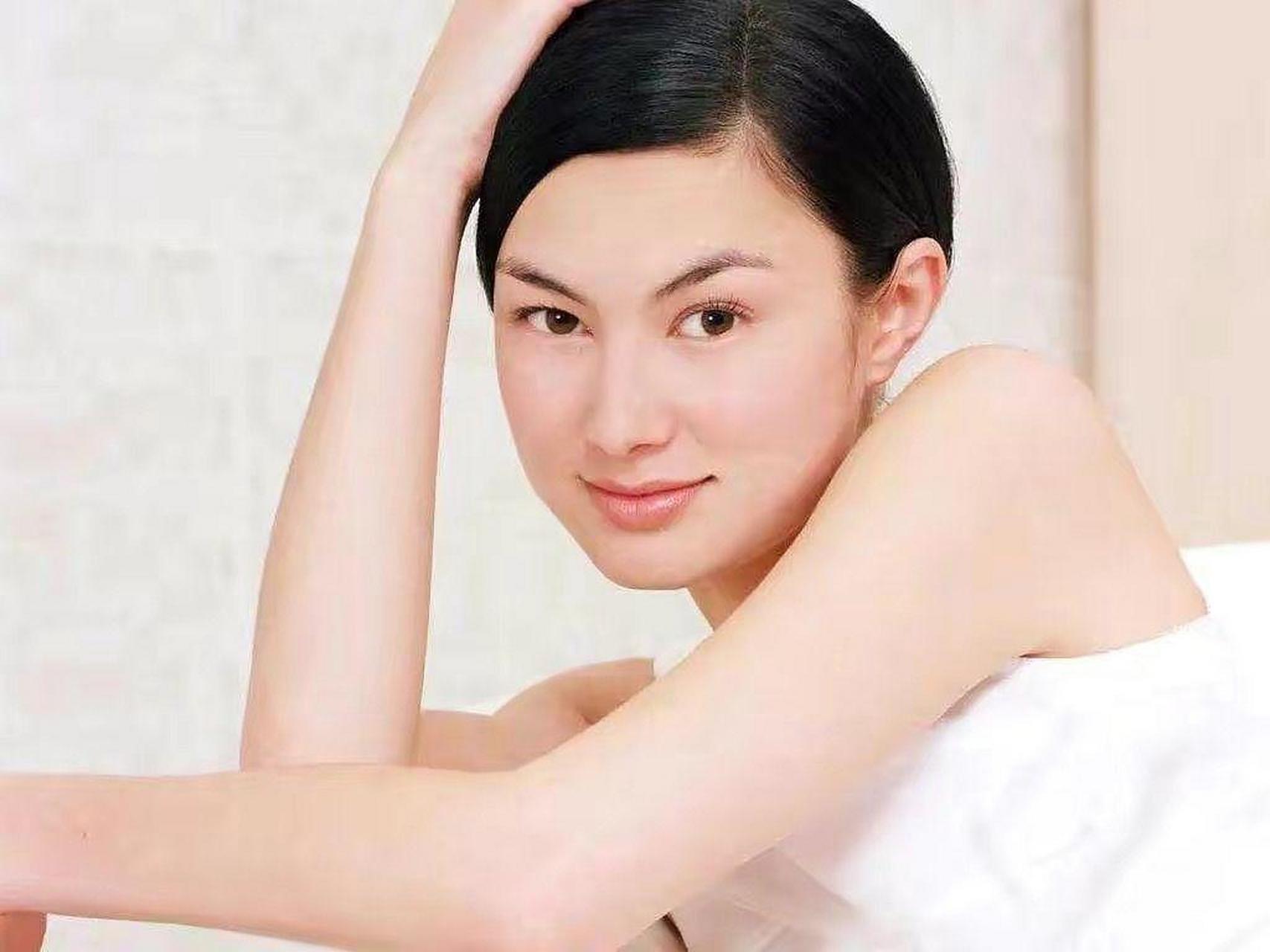 时光荏苒,曾因玉兰油广告一炮而红的" 玉兰油女孩"danielle graham