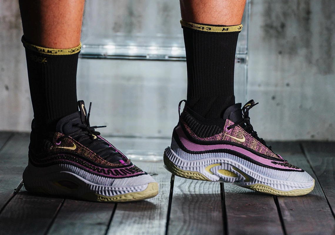 nike cosmic unity 3 采用"混沌"配色方案