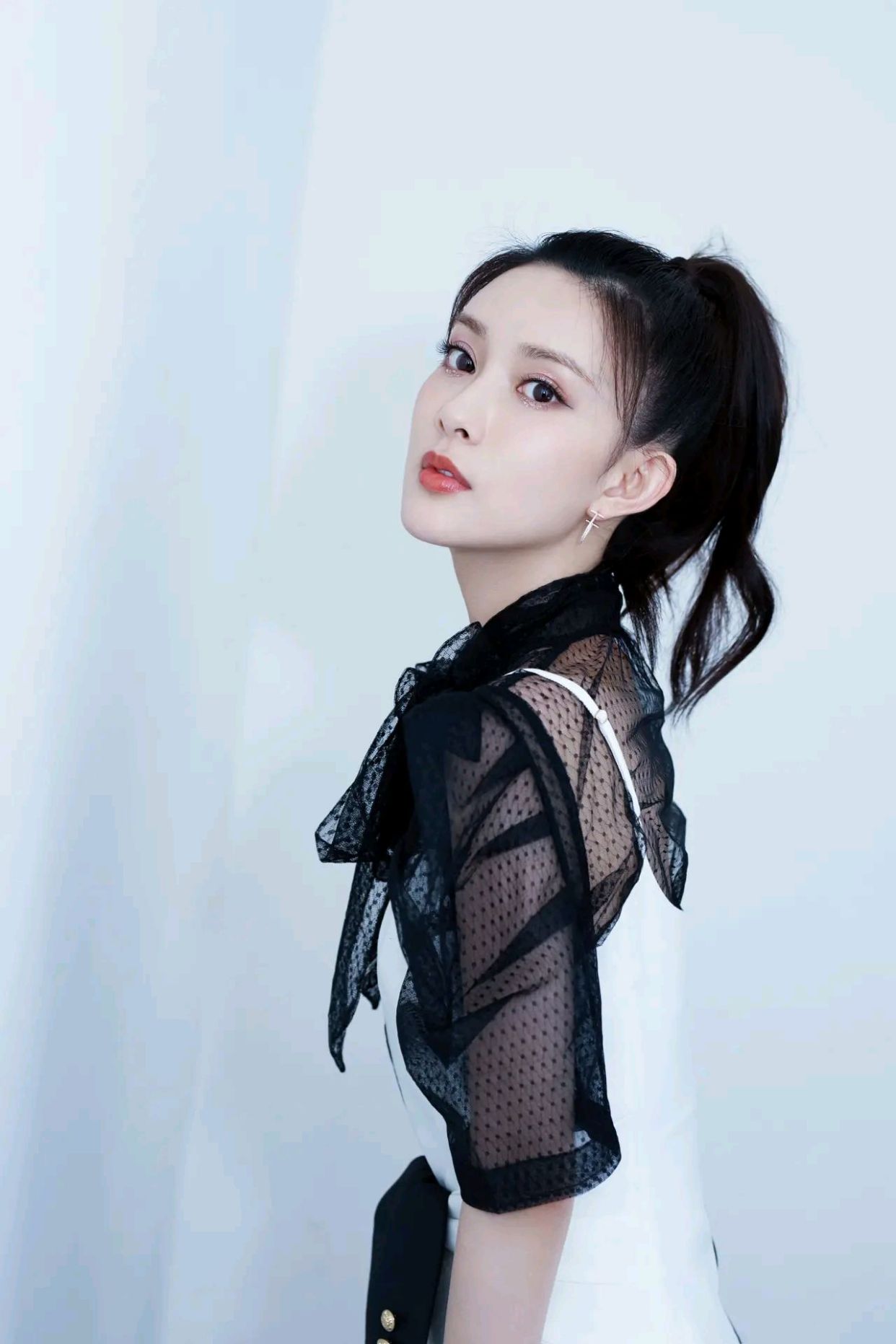 孟子义素颜出镜依然惊艳