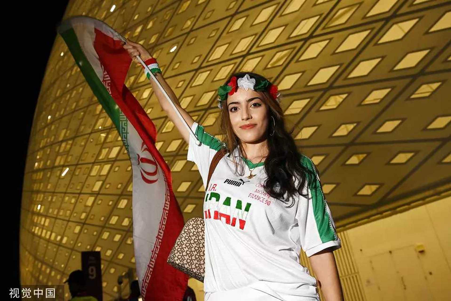 大量伊朗女球迷现身美伊大战 不戴头巾惊艳看台#体育 11月30日报道