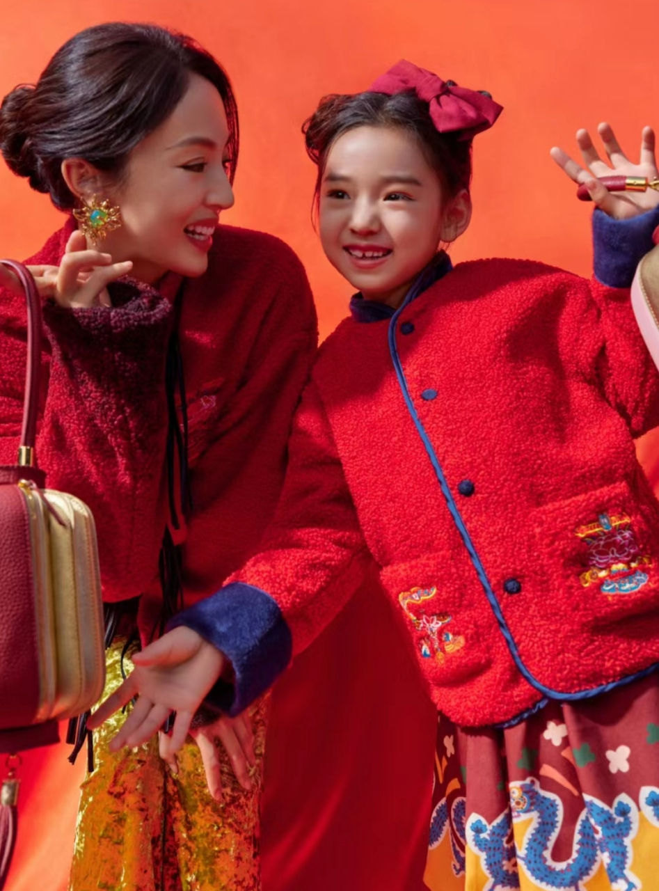 小酒窝被妈妈培养成小童星,镜头前表现力不输大人