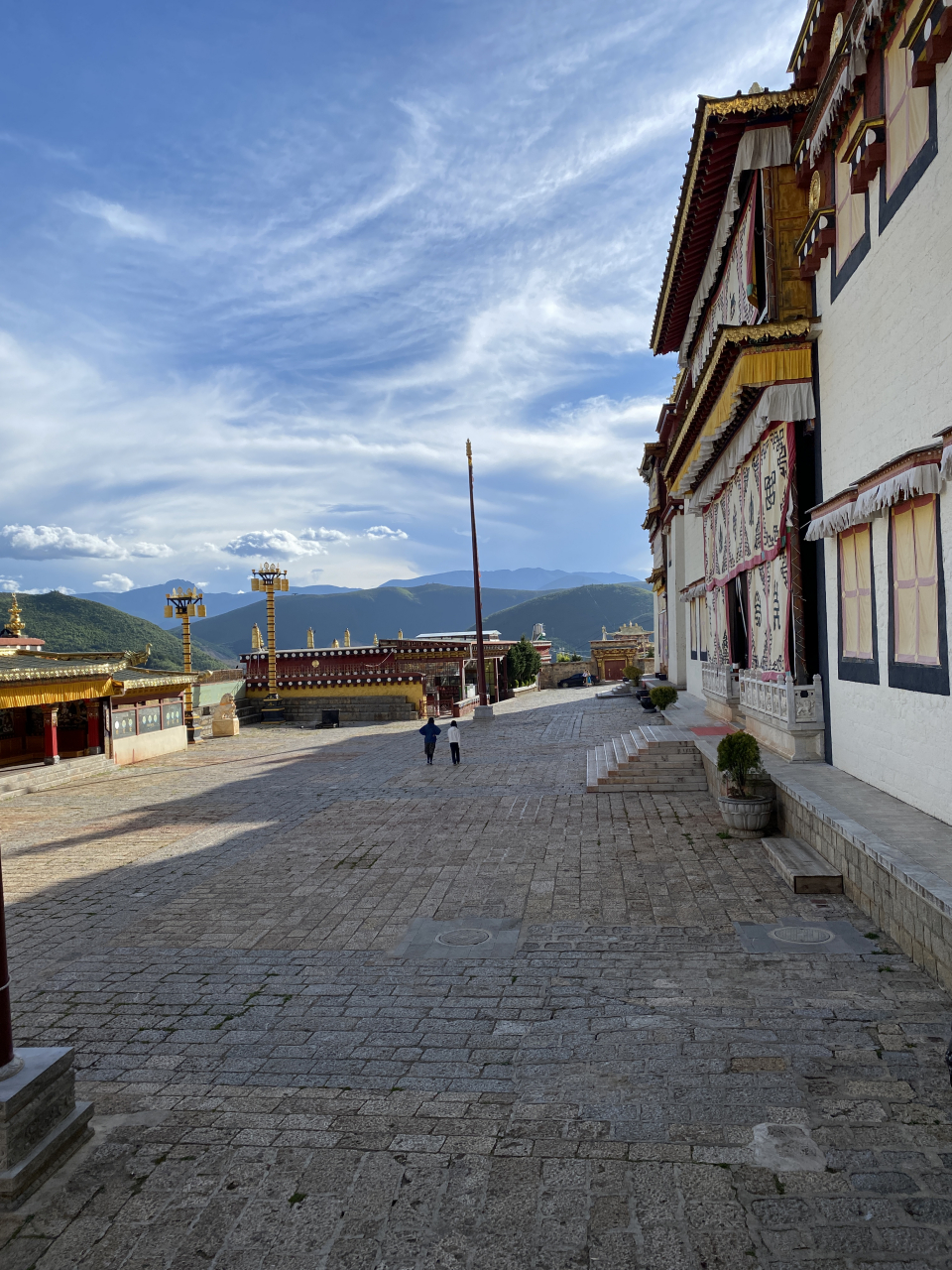 噶丹·松赞林寺,云南省最大藏传佛教寺,康区著名古