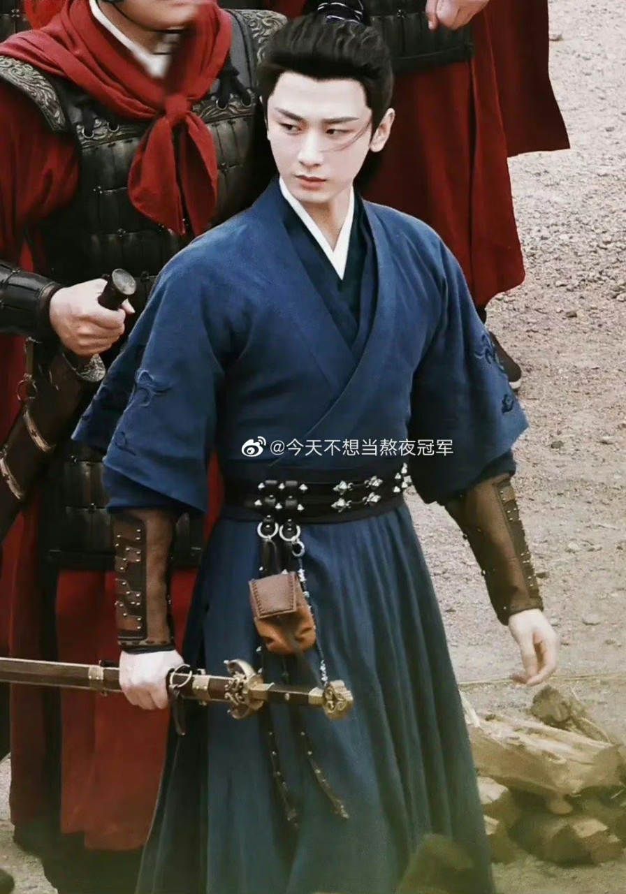 成毅出道至今的变化一览,网友热议,妆造对艺人来说是不是真的挺重要的