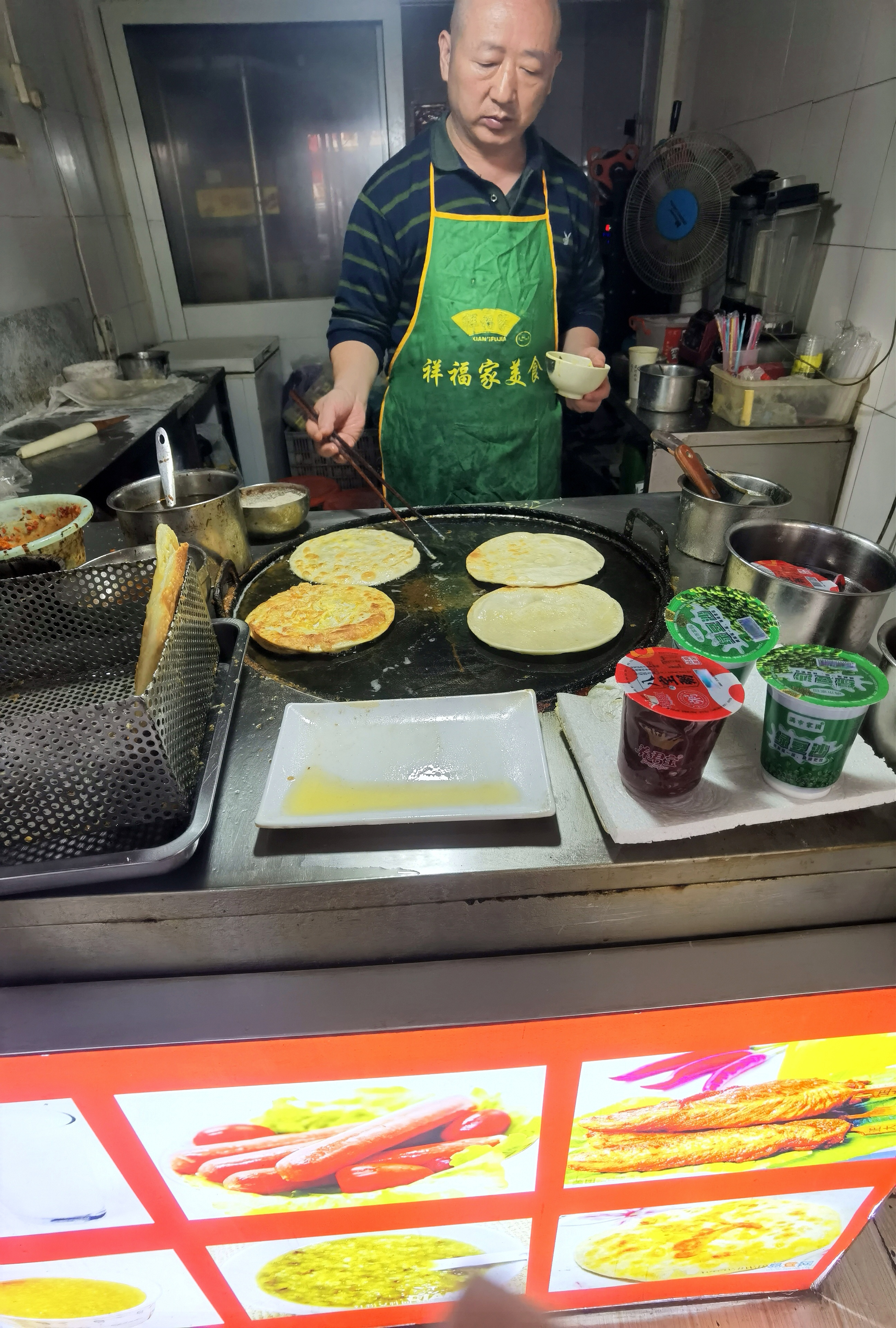 鸡蛋灌饼店内照片图片