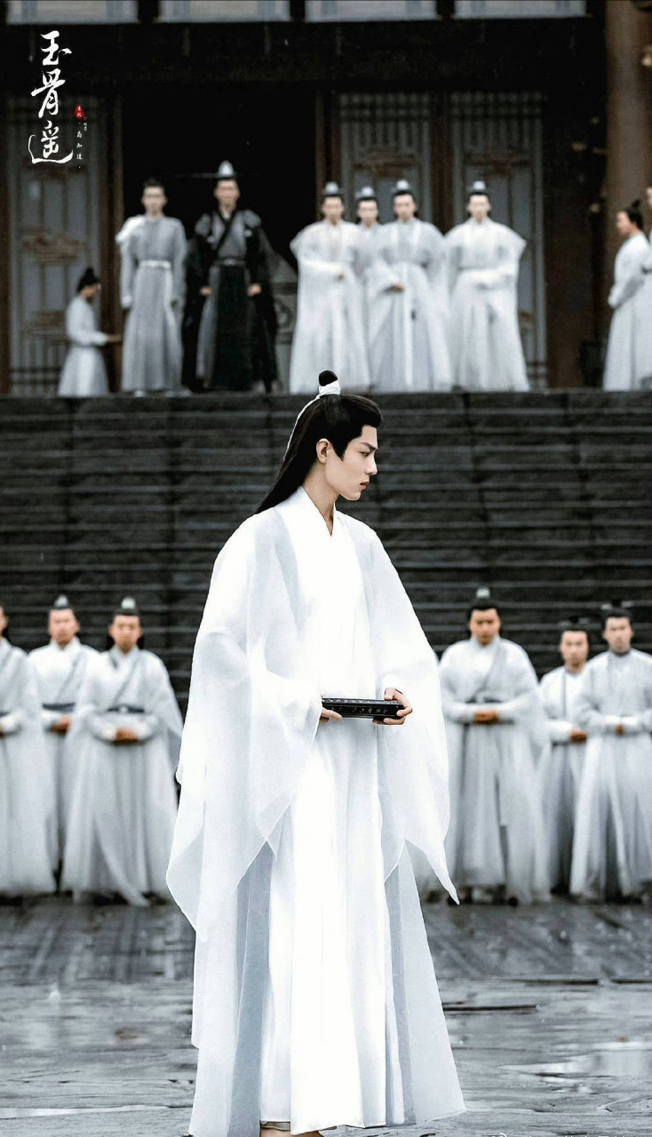 肖战赤脚穿古装不拖地