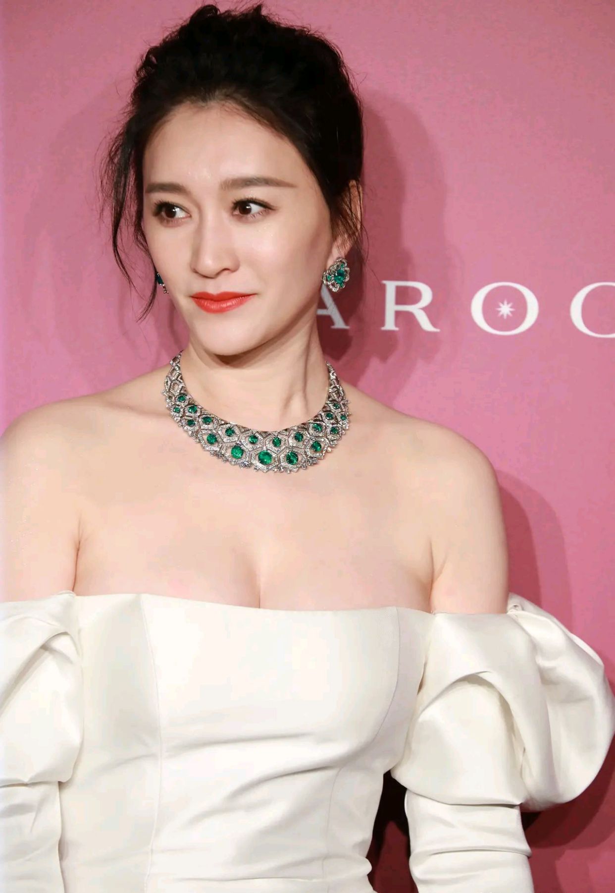 男神收割机李小冉,一袭抹胸裙性感靓丽女神!