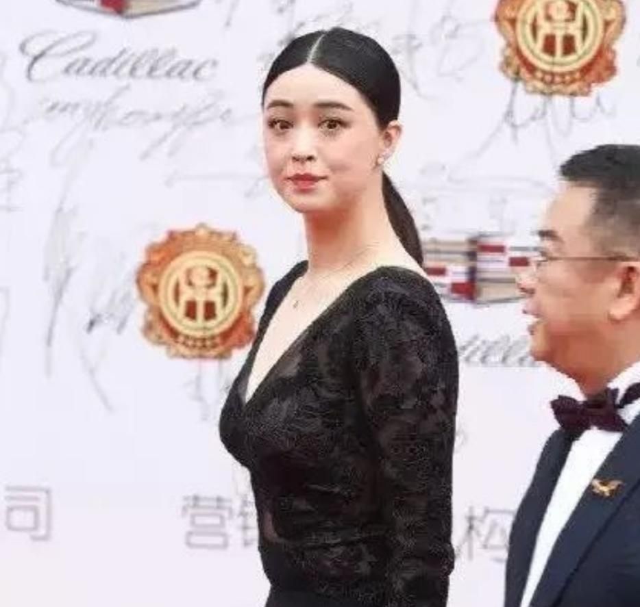 小肚腩,富贵包,红毯上的十大女星,尽显身材上的不足