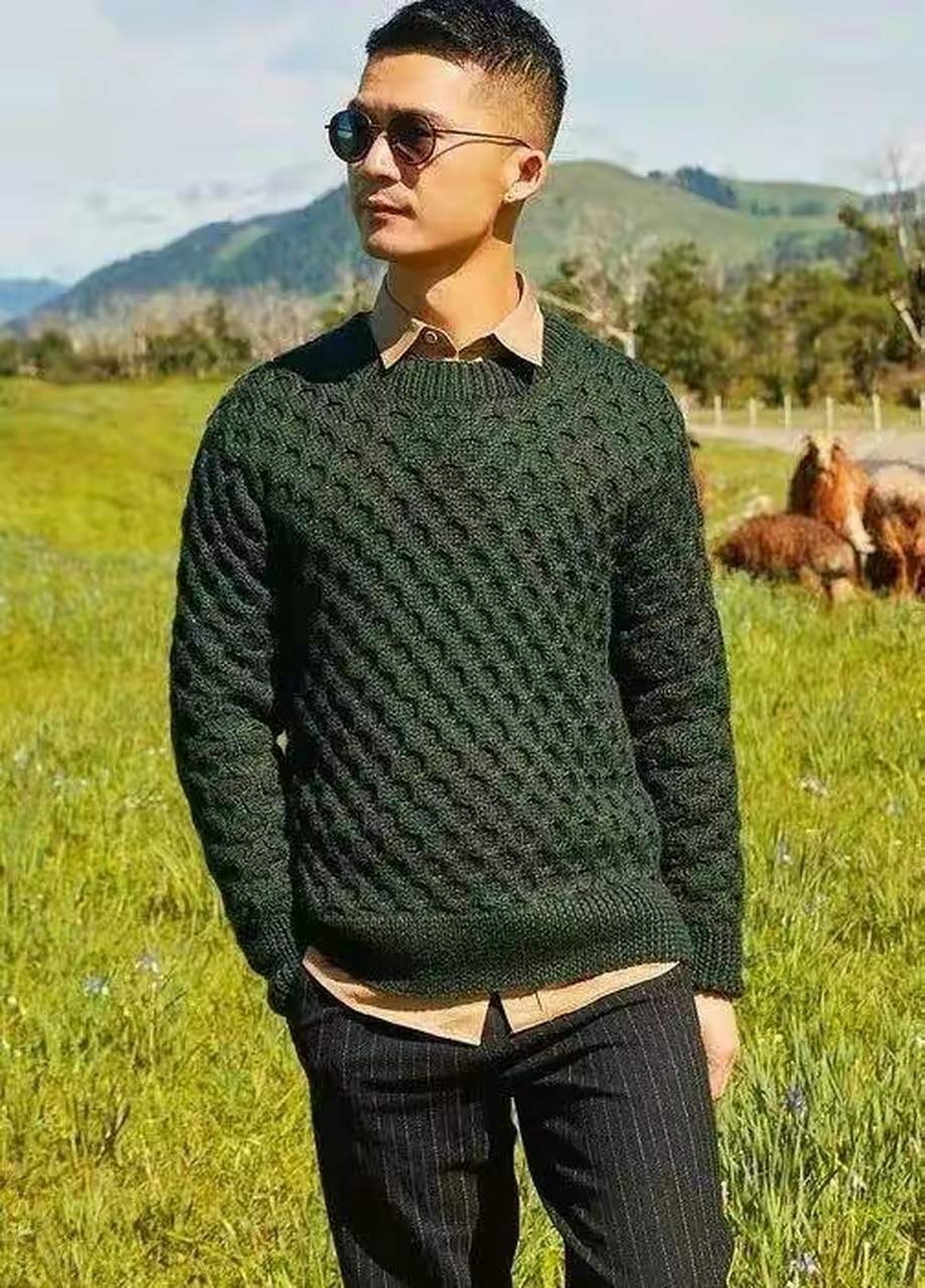 80后广东最美毛衣男神小伙潘锐彬:回村织毛衣,一件毛衣卖8990元,年入