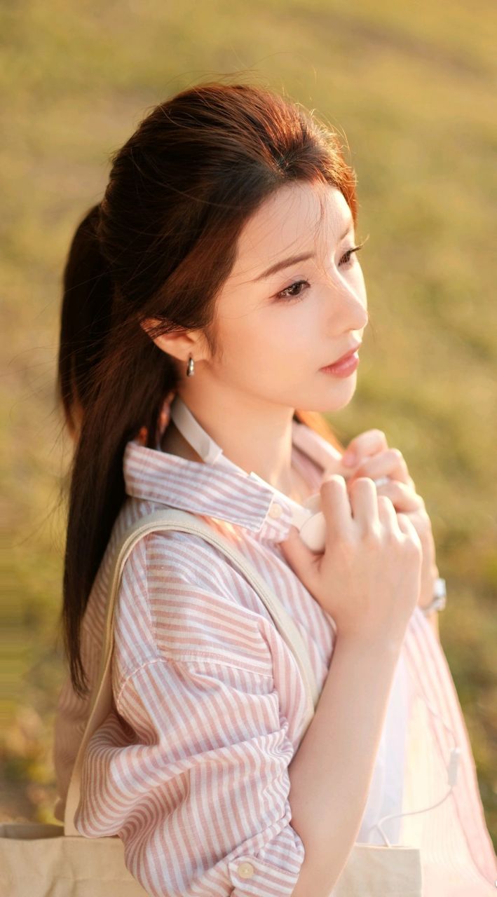 "清纯系"美女林一户外写真