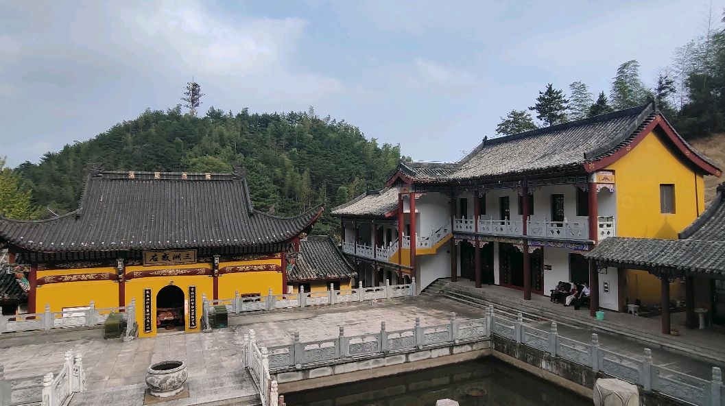 天柱山下佛光禅寺