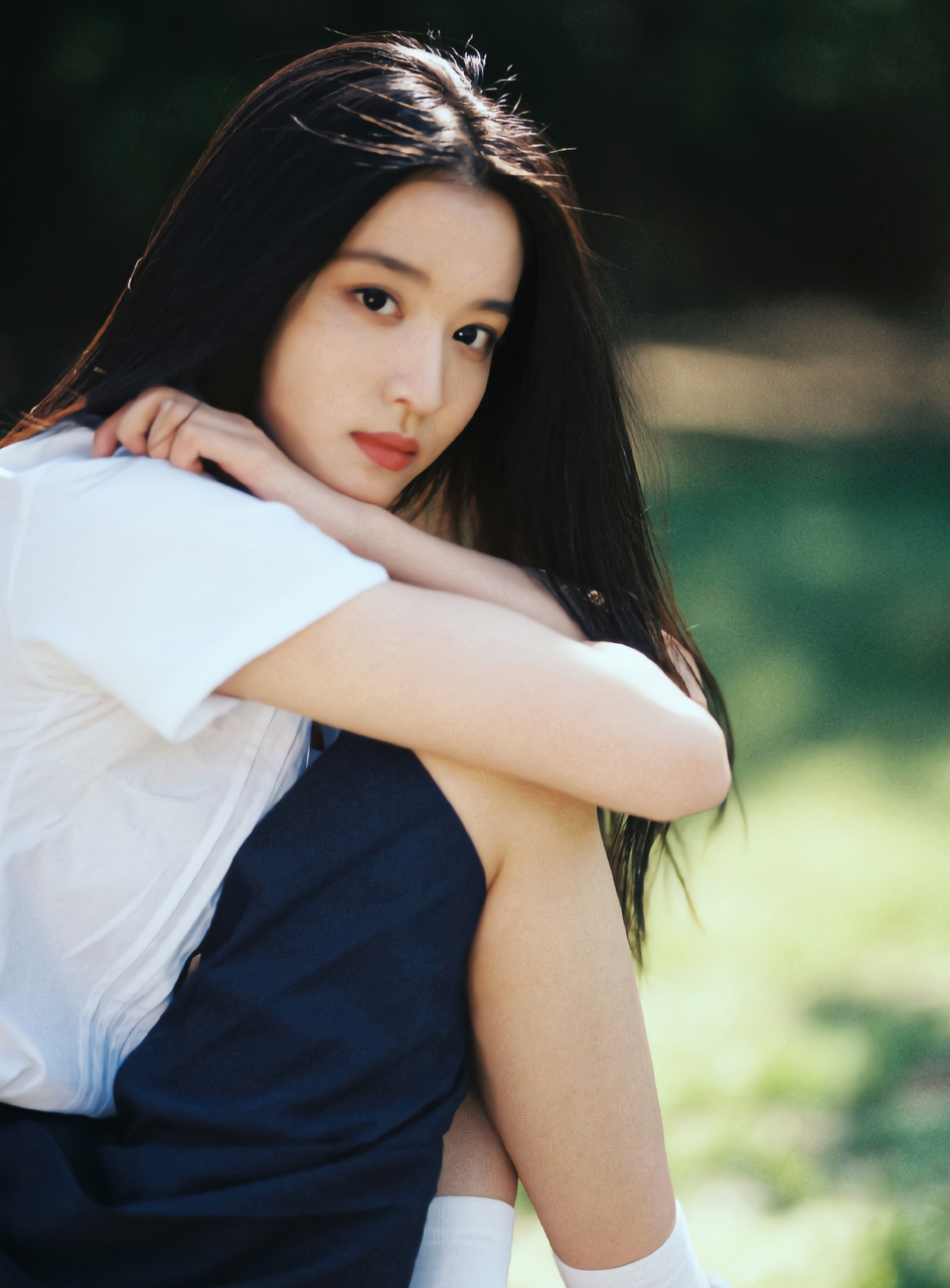 王楚然穿学生装好漂亮,算得上校花级的大美女,清纯俏丽,又美又温柔!