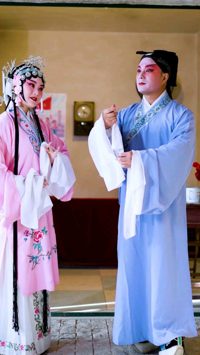 各位戏迷,一起来听淮剧《珍珠塔》选段《赠塔》!-度小视