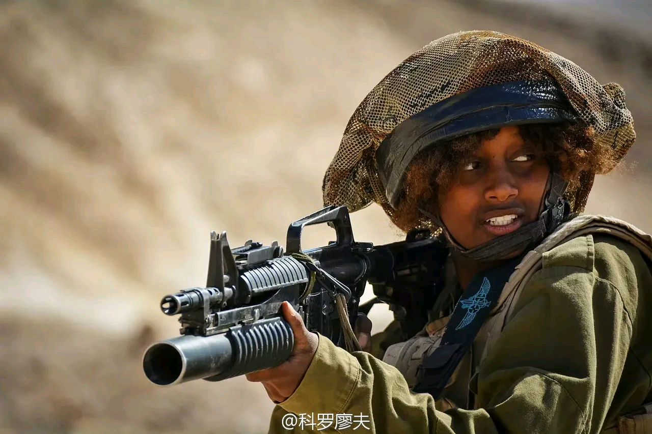 黑色皮肤的以色列女兵,她们是来自非洲的犹太人,外界叫他们"法拉沙人"