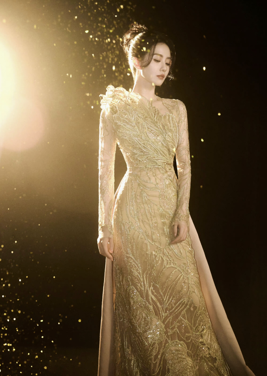 elle红毯女明星造型大赏,刘诗诗娜扎杨紫迪丽热巴四人真是太美了,每套