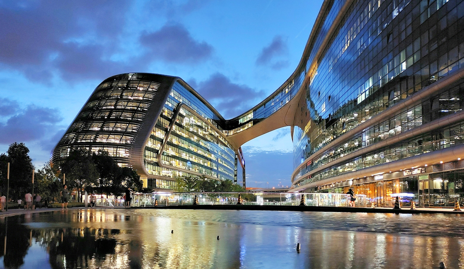 全球首款商用屏下摄像手机诞生,中兴天机axon20 5g在劫难中崛起