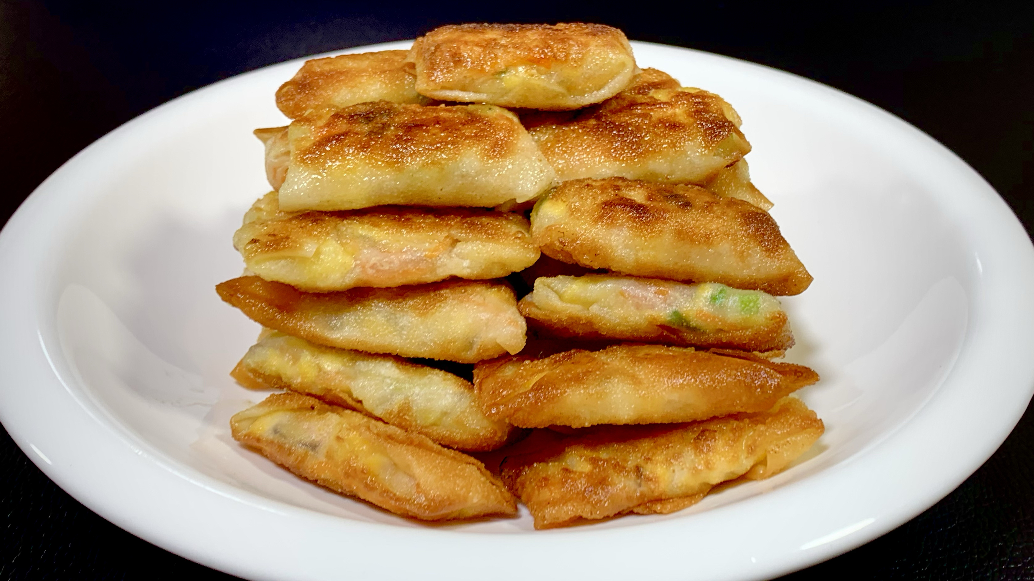 教你懒人春卷的正确做法,不揉面也不合面,一岀锅酥脆可口超好吃