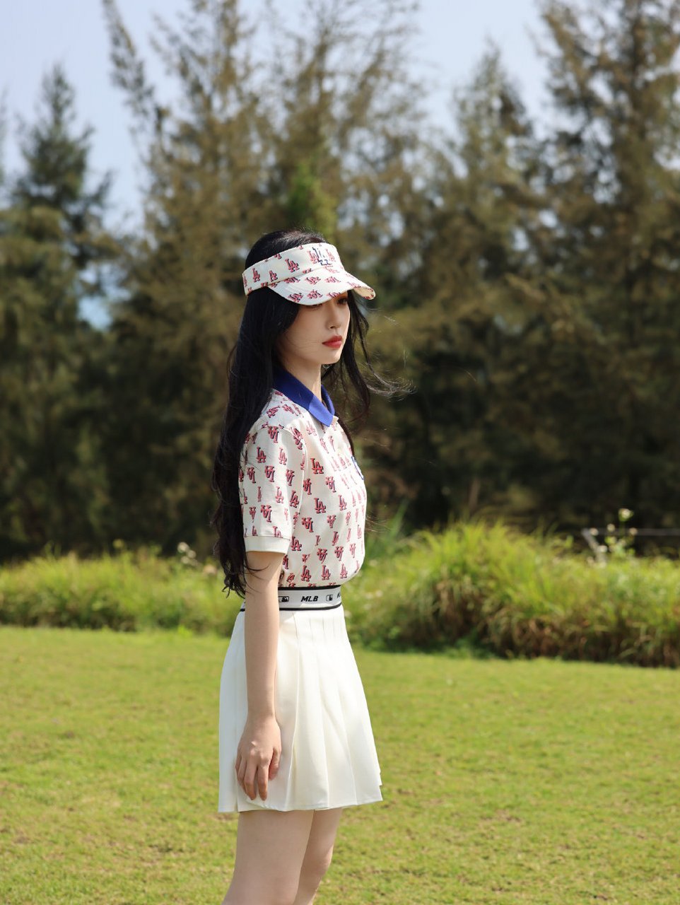 明星# #虞书欣#  虞书欣字母t恤配百褶裙,清新浪漫美丽无限.