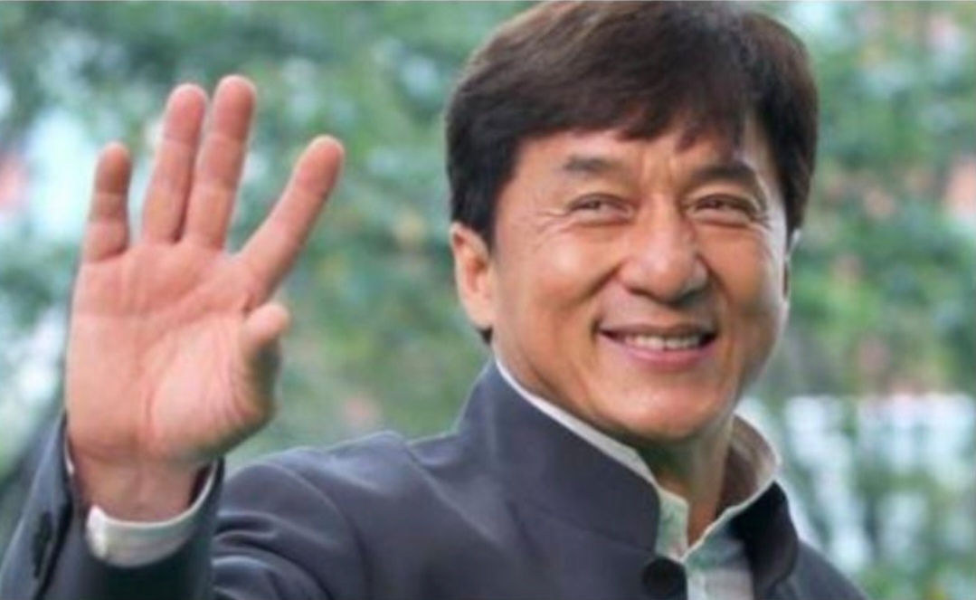 成龙在鲁豫有约中谈自己曾参与过假慈悲