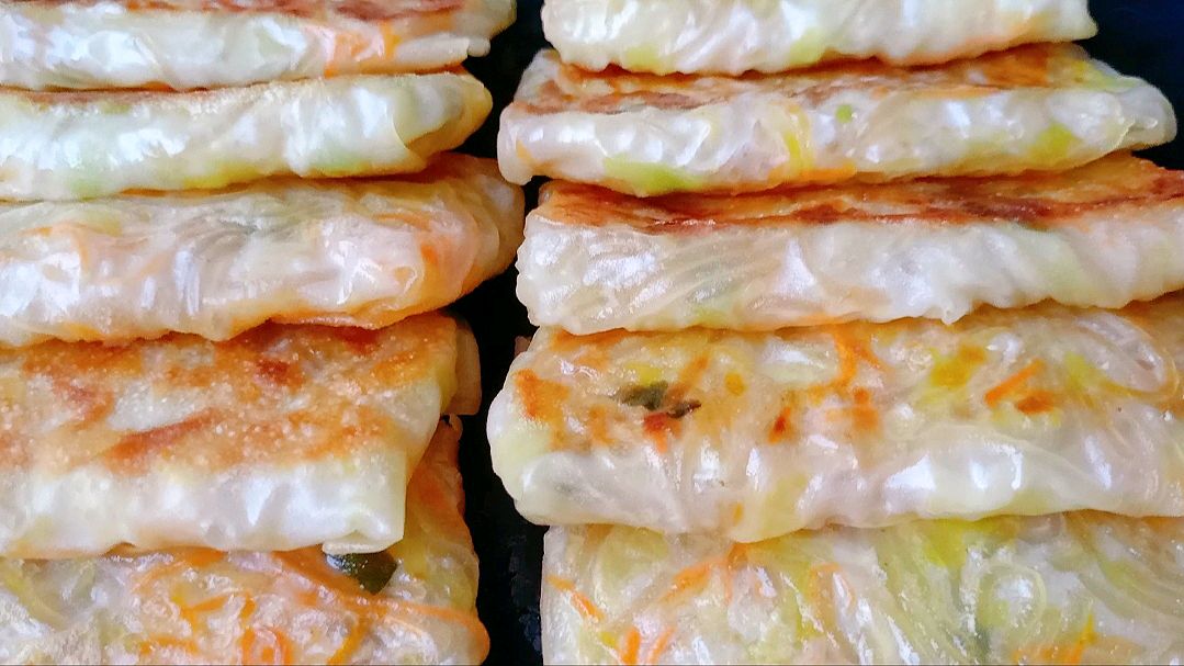 皮薄馅大的包菜馅饼,不用和面也不用揉面,皮薄如纸、鲜香好吃