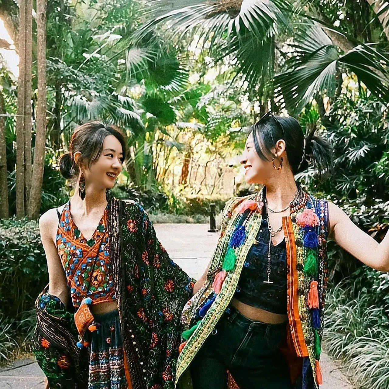 赵丽颖和周放的友谊有十多年了吧?