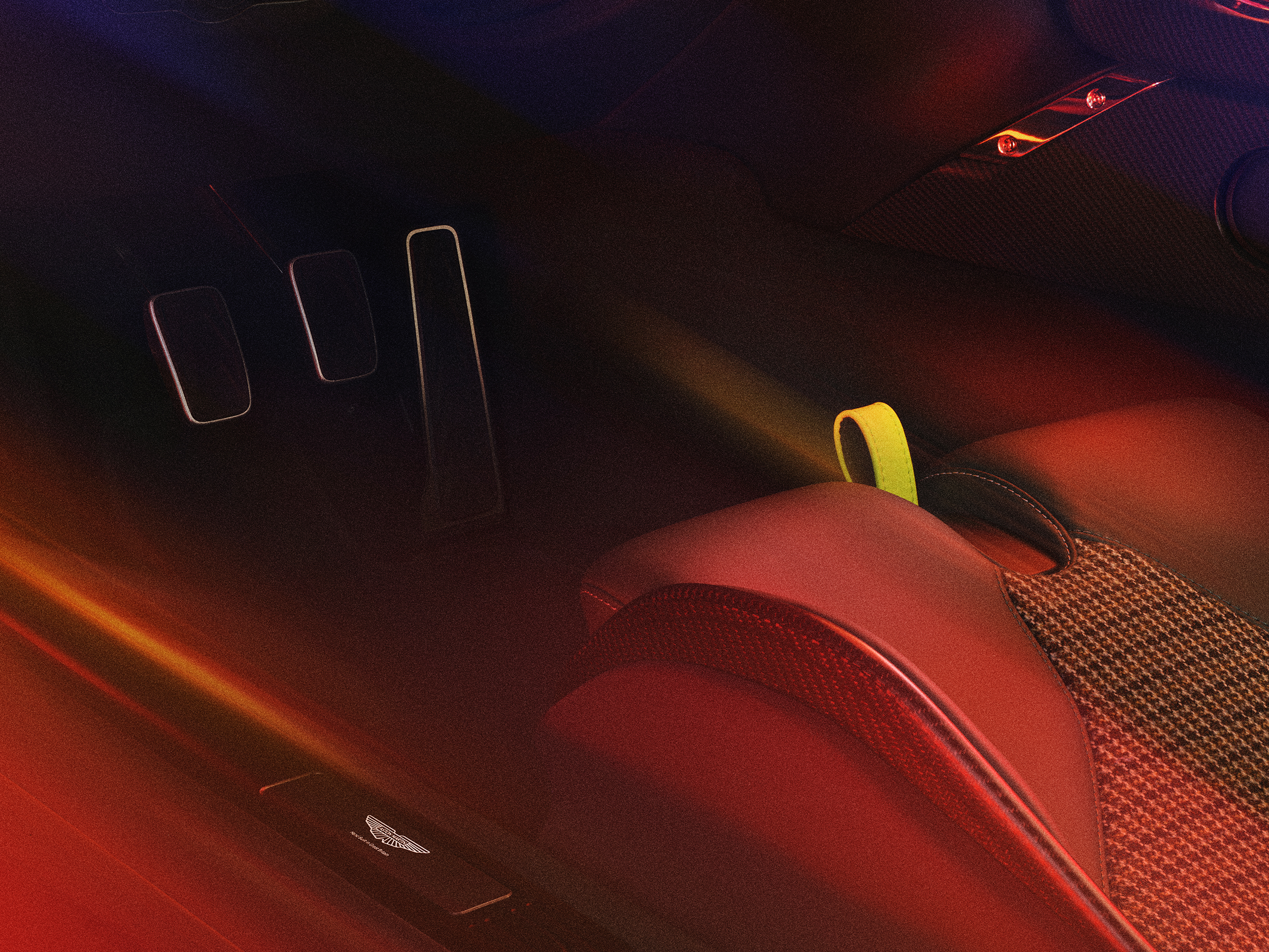 阿斯顿马丁valour发布