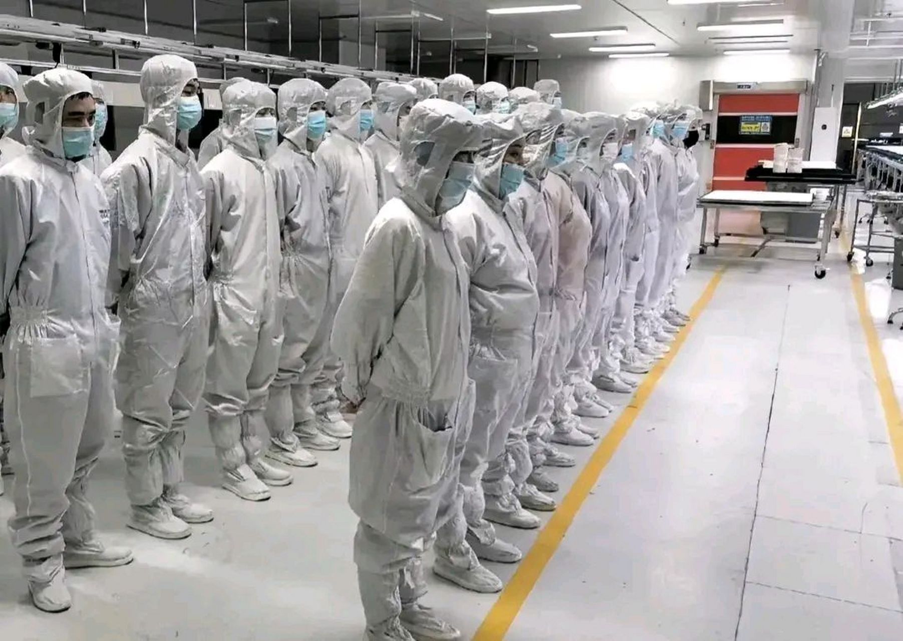 穿无尘衣上班比坐牢还难受,真的没骗你们.