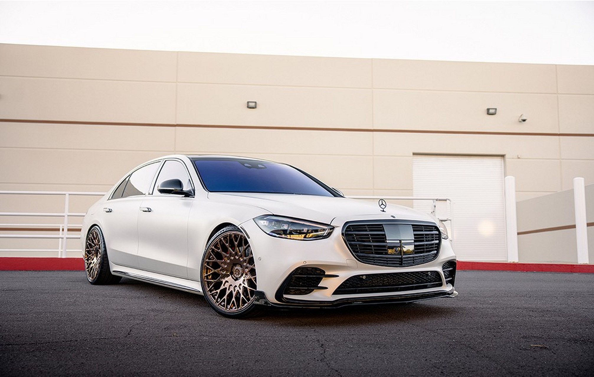 你家里的奔驰s级可以按照这个案例来进行改装.