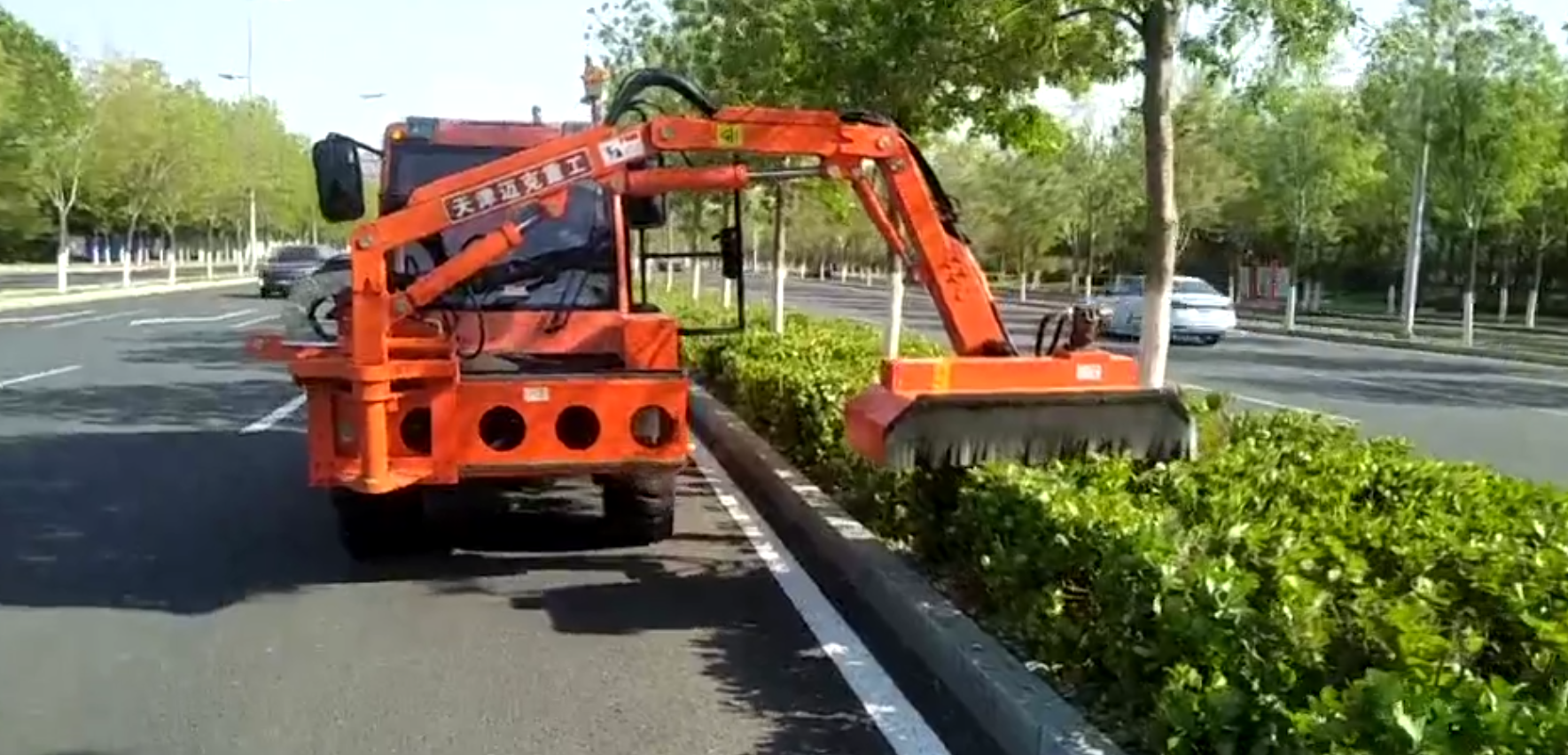 迈克重工|高速公路绿篱修剪机 大型车载绿篱修剪机