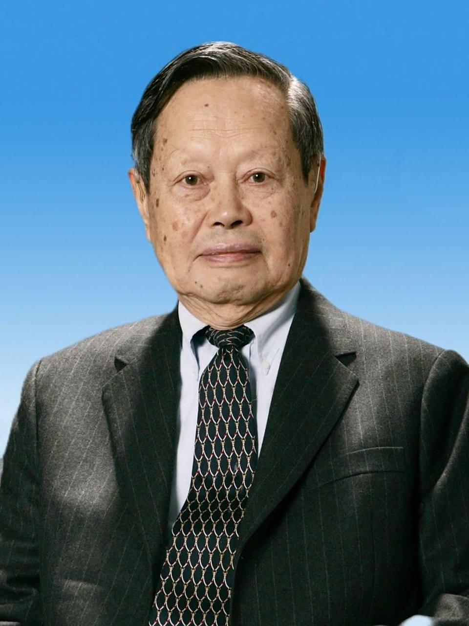 杨振宁,男,1922年10月1日(护照上为9月22日)生于安徽合肥,物理学家