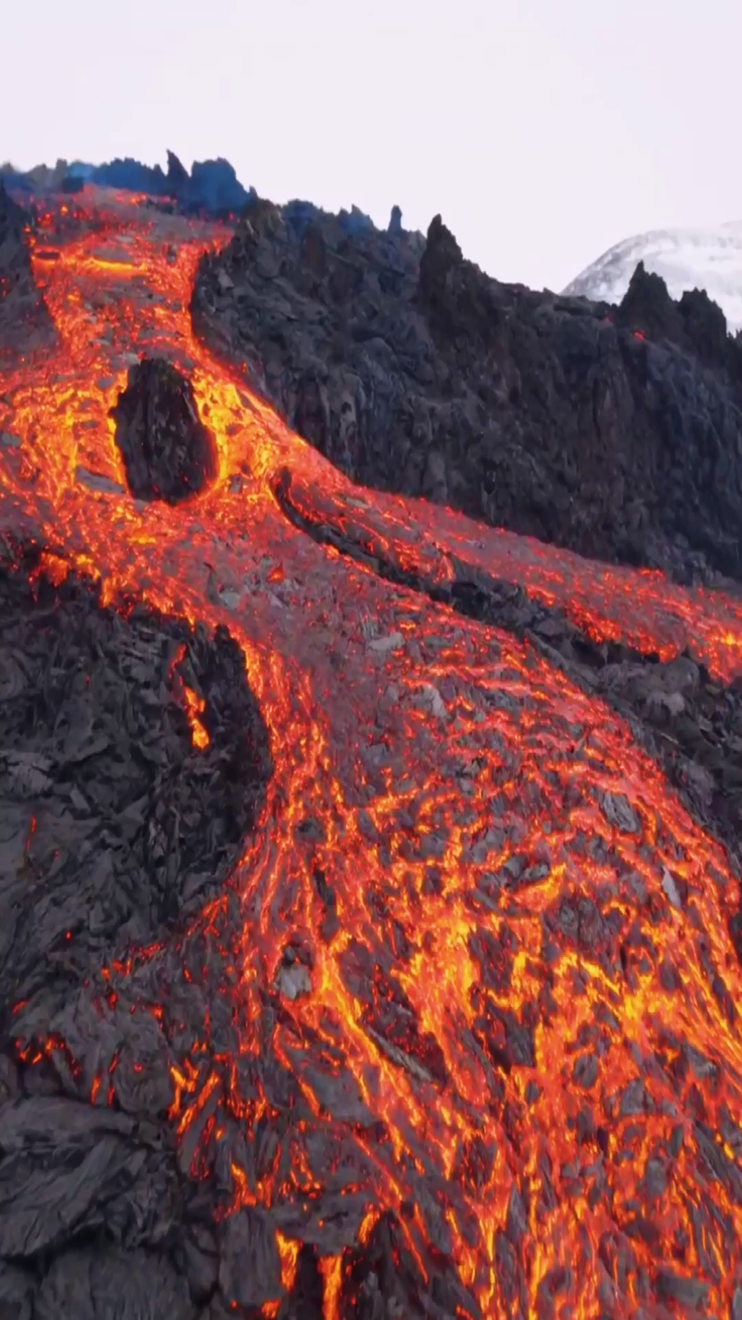 火山熔岩河,流淌的岩漿河