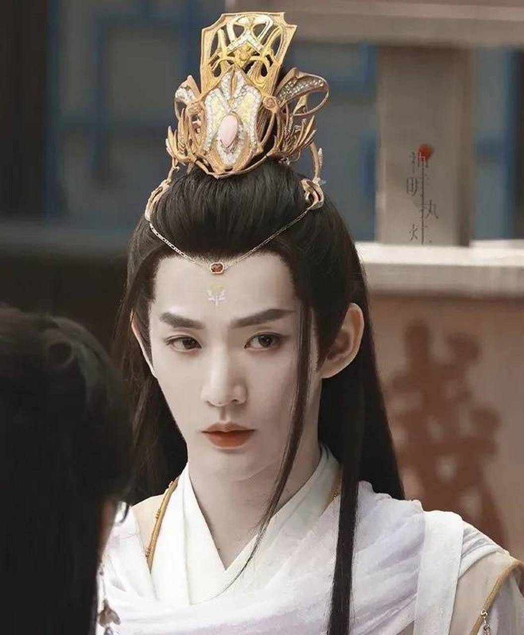 邓为能大火多亏了他的鼻尖痣,就他独有,其它男演员没有的,鼻尖痣给他