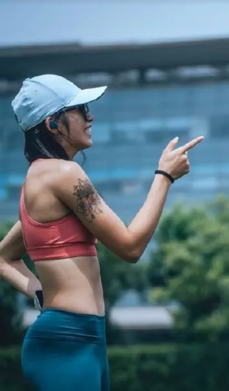 田径女运动员吴艳妮  她是怎么做到这么优秀的啊  又能跑又能独自美丽