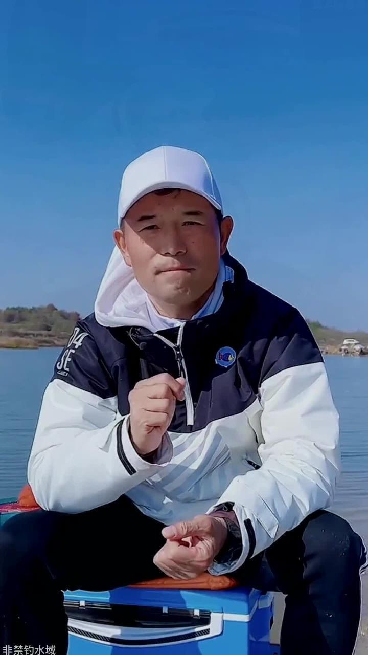 邓刚推荐冬季钓大板鲫饵料搭配-度小视