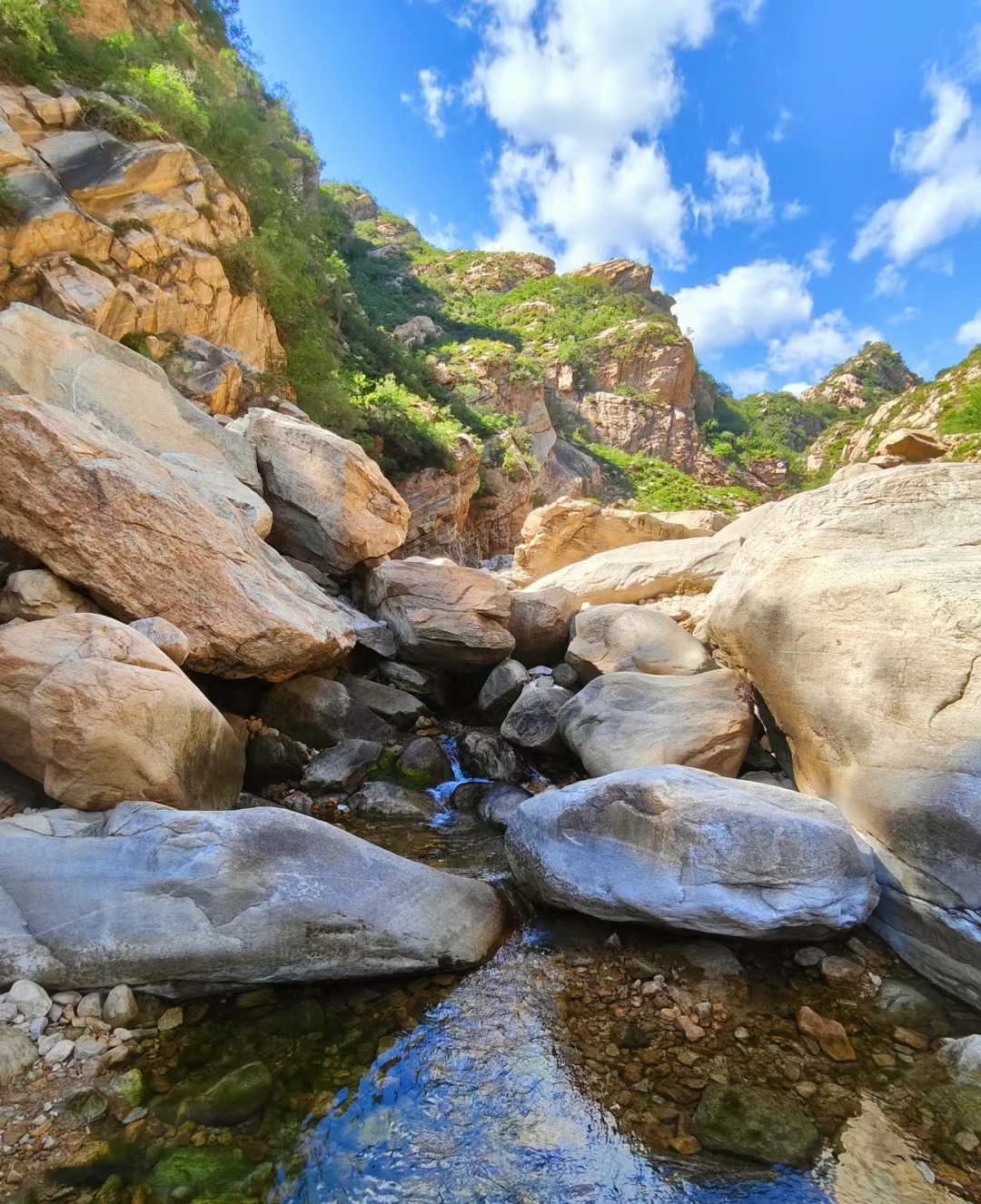 云蒙三峪白道峪的美丽风景让人沉醉其中,它是大自然的杰作